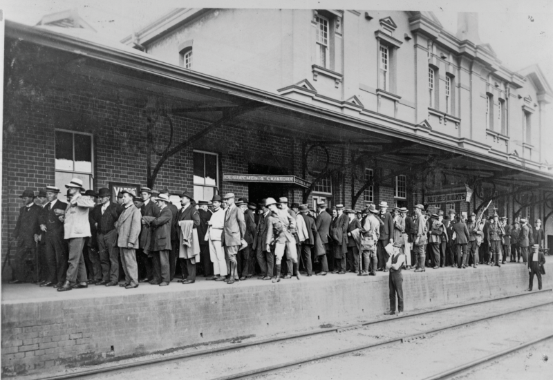 GERMAN INTERNEES IN MARCH 1915 ON THEIR WAY TO THE DETENTION BARRACKS AT BERRIMA GAOL.