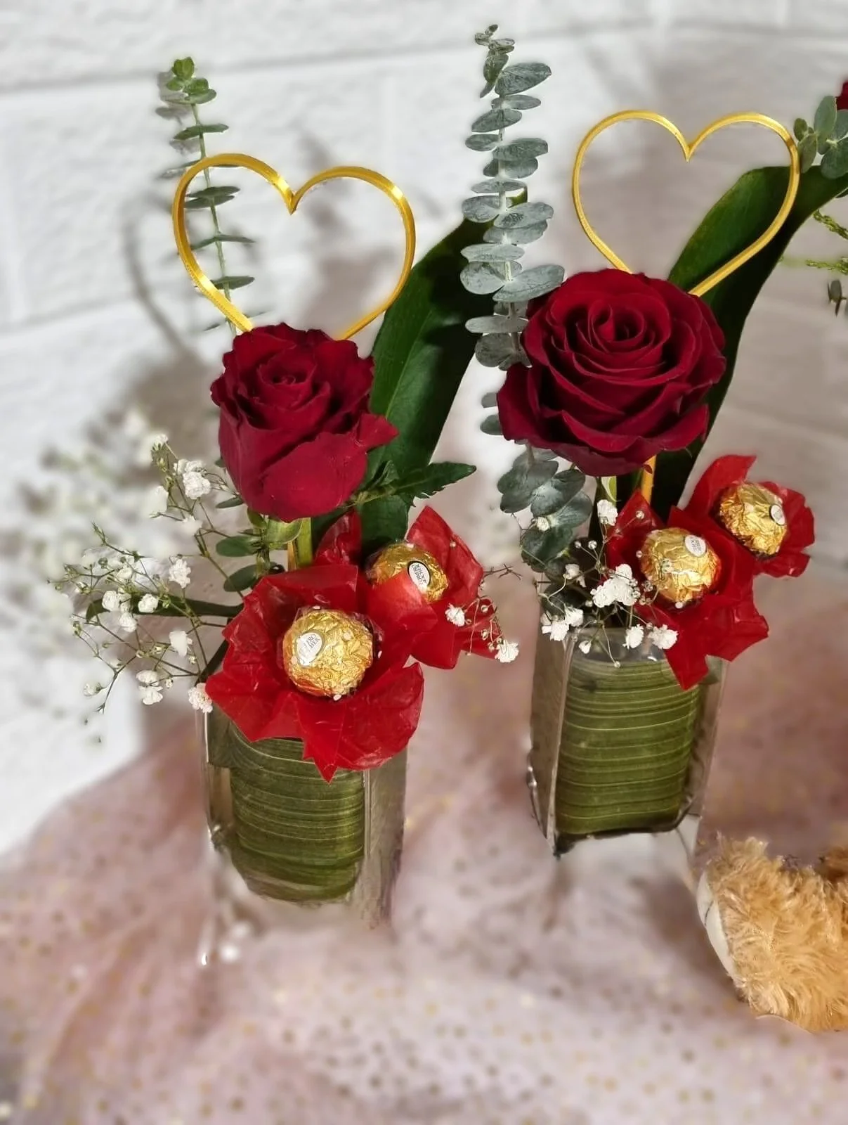 #VD28 Red Rose & Chocolate Floral in Glass vase