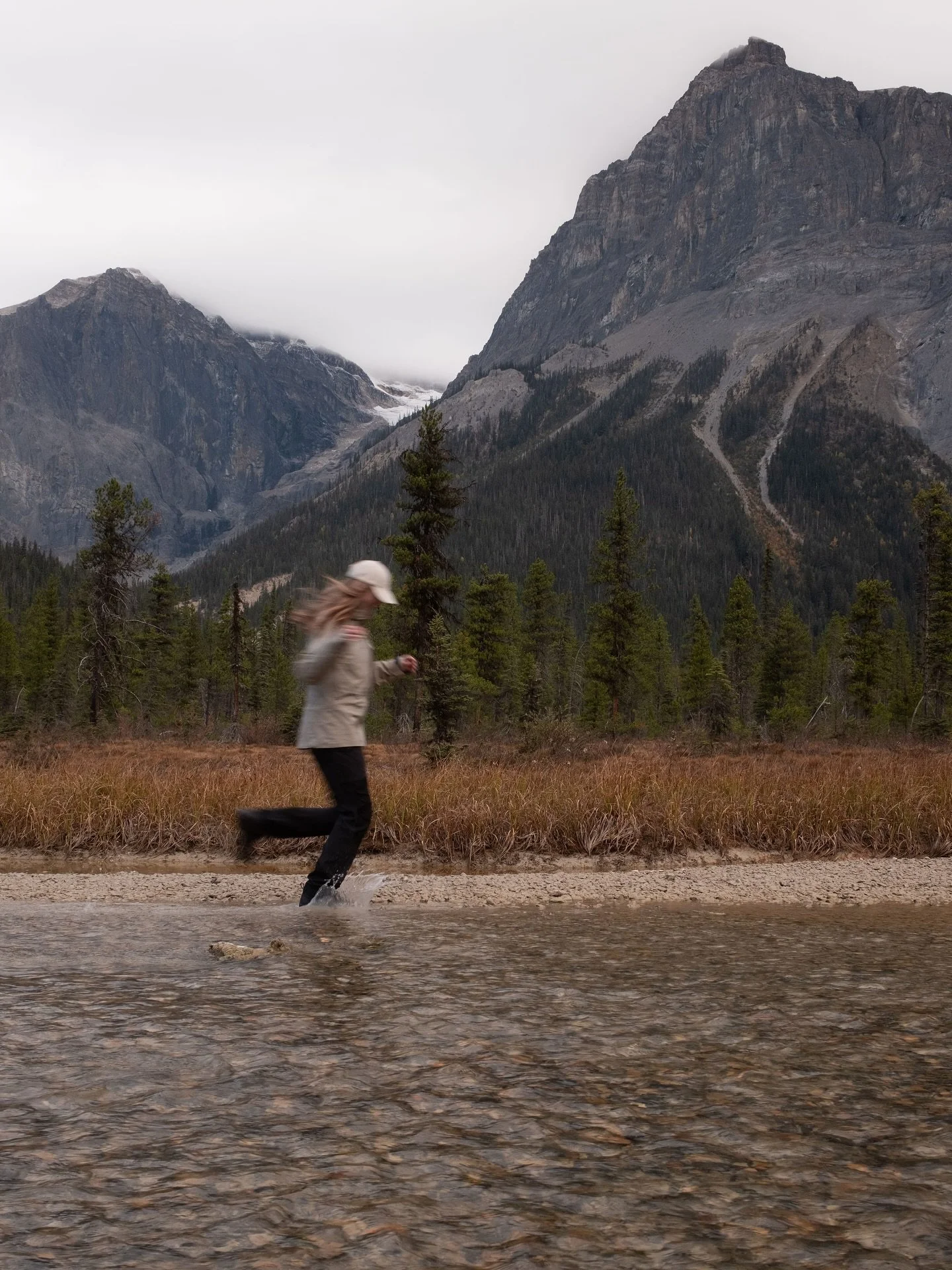 @lechameau1927 Explore in the Canadian Rockies 

Sans Comms | Content 

@bloxhampr 

#lifestylephotography #yohonationalpark #travelphotography