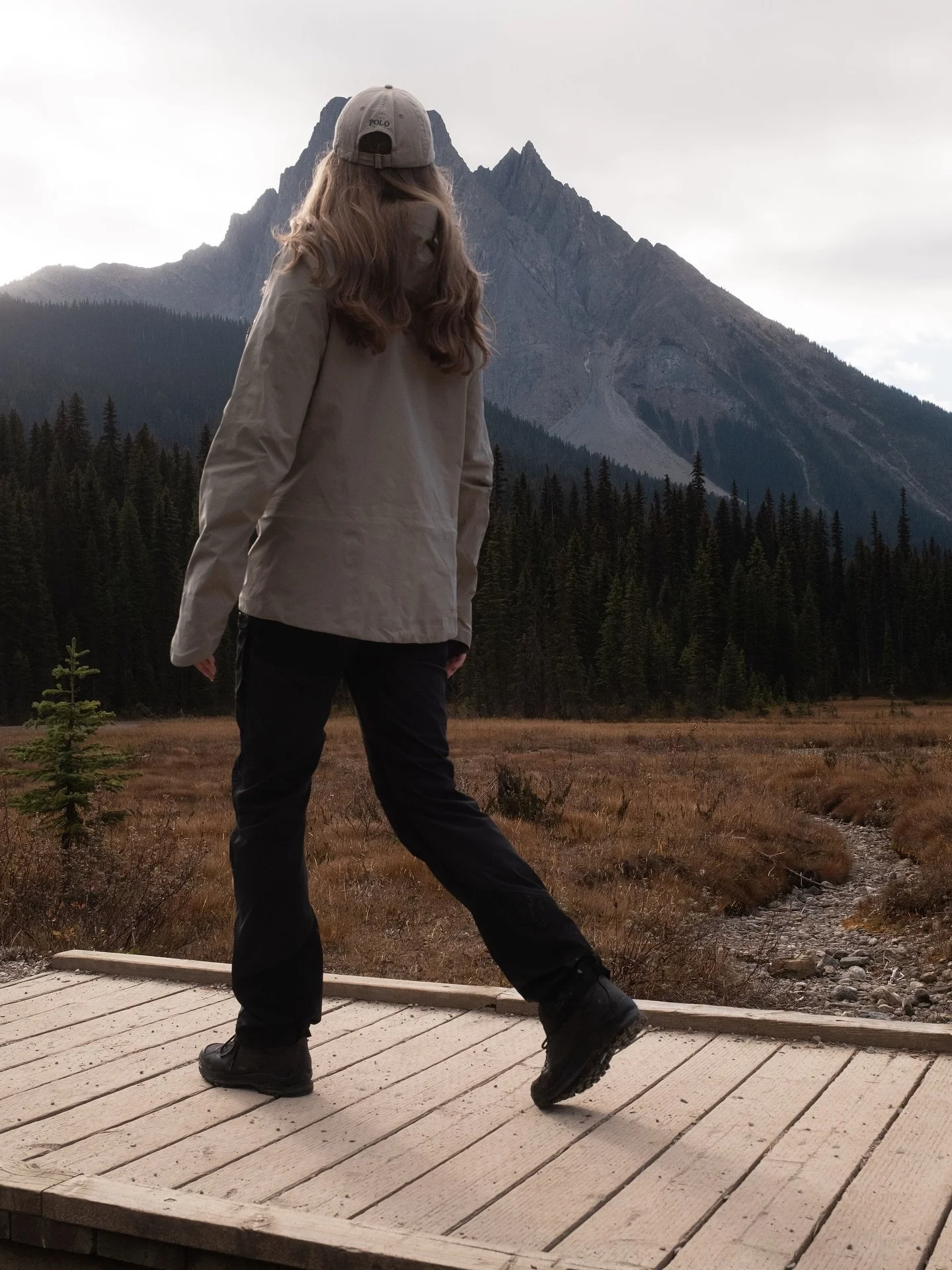 @lechameau1927 Explore in the Canadian Rockies 

Sans Comms | Content 

@bloxhampr 

#lifestylephotography #yohonationalpark #travelphotography