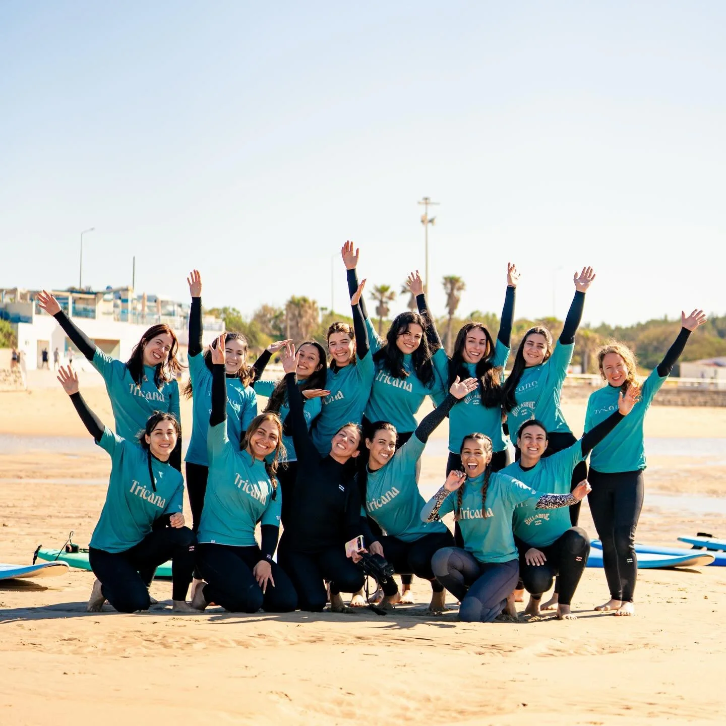 Registos de hoje, mais uma manh&atilde; &eacute;pica de Yoga &amp; Surf 🙌🏼 @tricanasurfexperience 

Obrigada a todas pela presen&ccedil;a e energia t&atilde;o boa! 🩷 

📷 @carminhoalegriaphoto