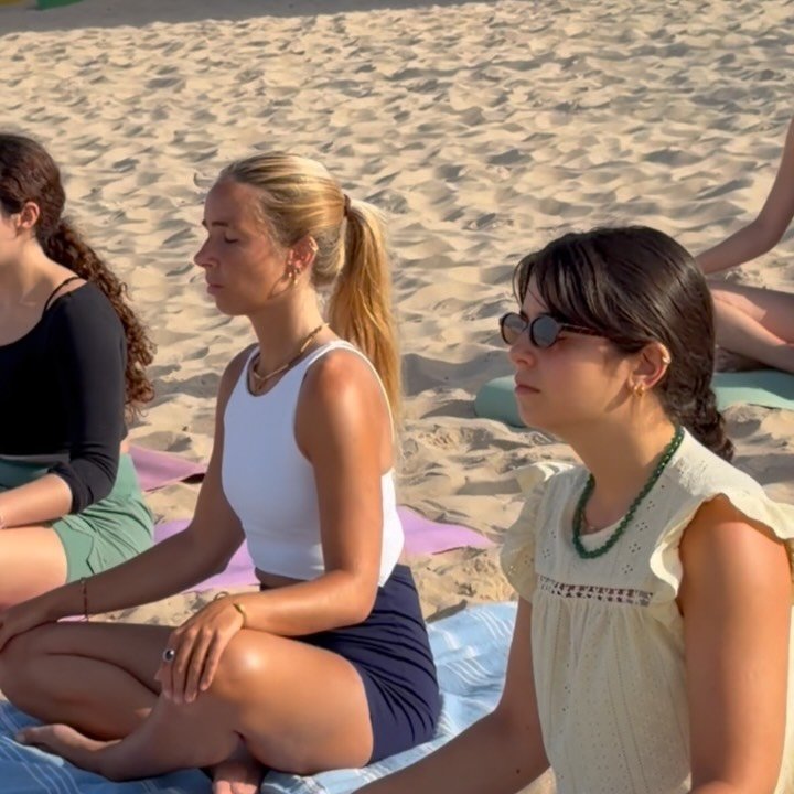 A manh&atilde; perfeita existe: come&ccedil;a com yoga na praia e termina com um a&ccedil;a&iacute; do @olim.wsc 🤭

Feliz por retomar este programa &eacute;pico. Obrigada a todas pela presen&ccedil;a! 🤍