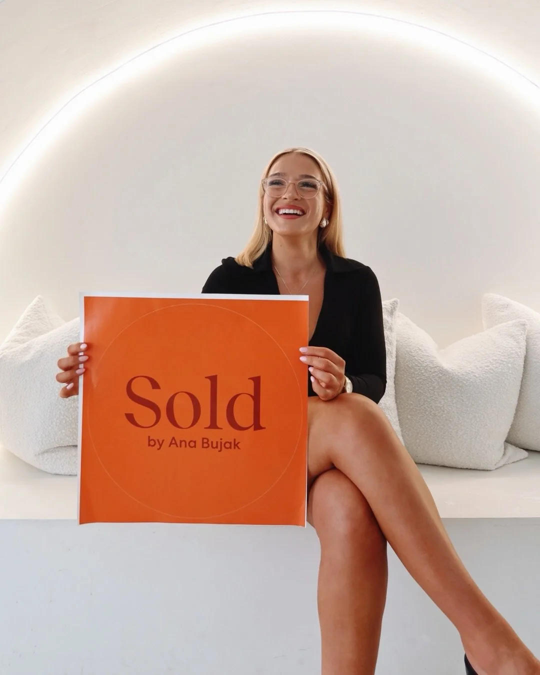 POV: You got your studio photos back from Gluedtoit&hellip; and yes, they look this aesthetic.

Did we forget to mention? You also got 12 months of BTS footage, raw videos, raw imagery, reel covers and a hype reel - all delivered in one link.

If you