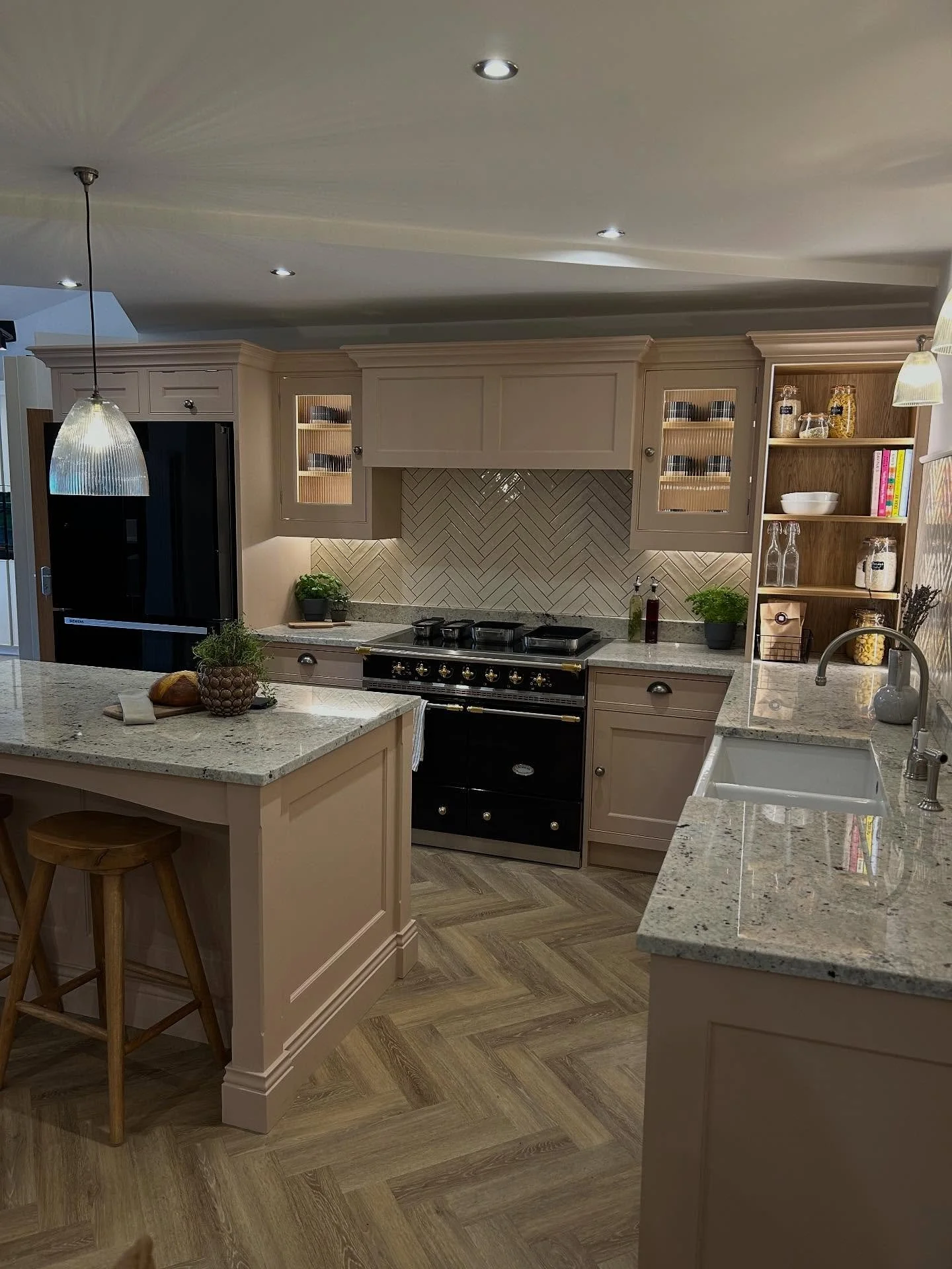 Handmade in Yorkshire 🇬🇧 

Alongside our premium German ranges, we also offer fully bespoke, handmade kitchens - crafted in Yorkshire by skilled cabinetmakers.

Each one is built to order, allowing for complete customisation of size, layout, materi
