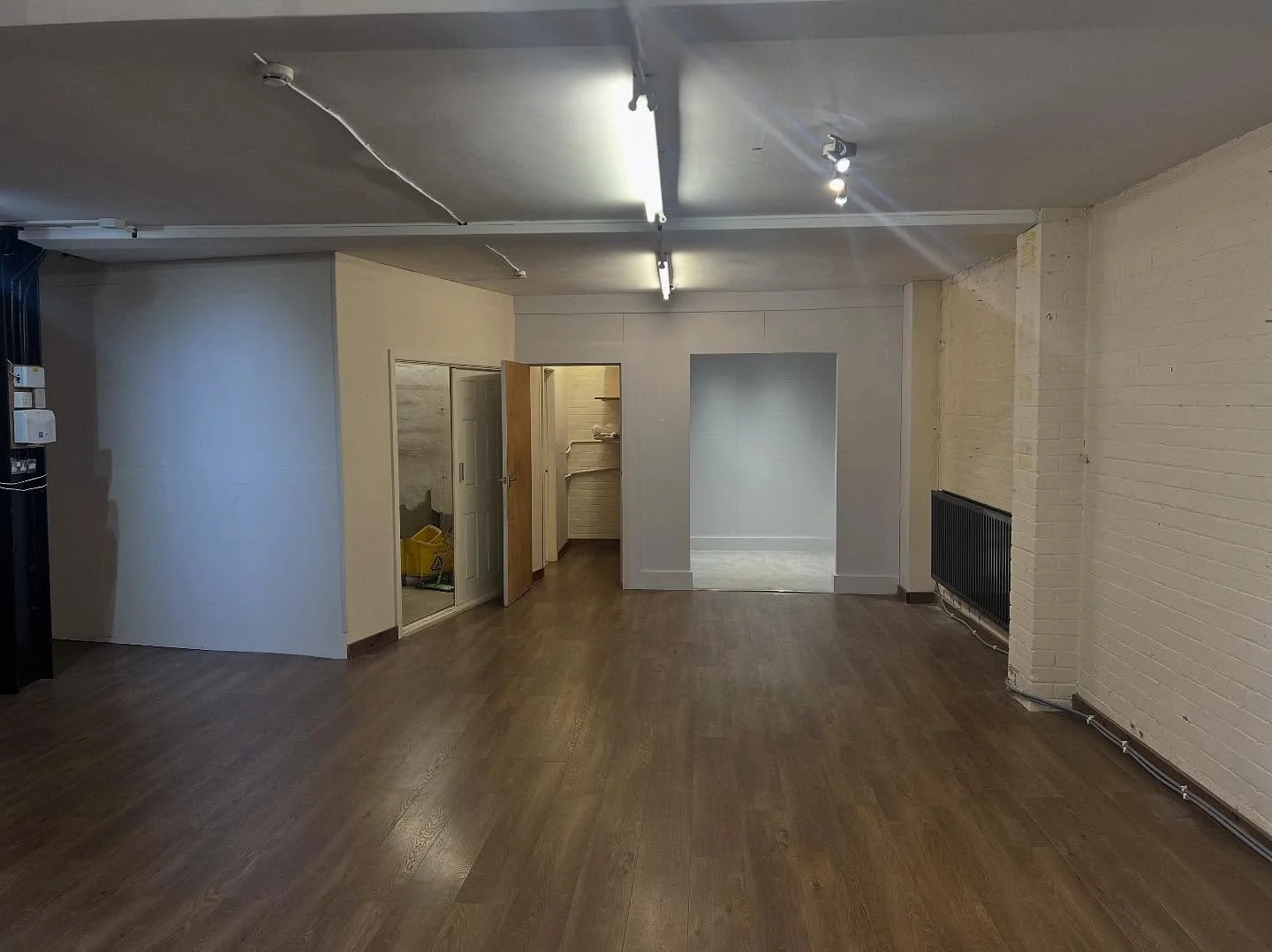 Before and after 🏡

Swipe to see how our showroom has changed over the past year!

Make sure to stop by this week to browse our new showroom and receive free coffee, cakes and goodie bags ✨

#interiordesign #kitchendesign #bespokekitchens #hackerkit