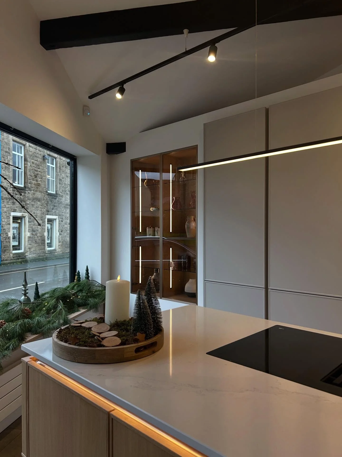 Smart features, seamless finishes. 

From elegant pocket doors that effortlessly conceal your workspace to innovative Quooker taps delivering instant boiling, chilled and sparkling water, we offer a range of solutions designed to elevate modern livin