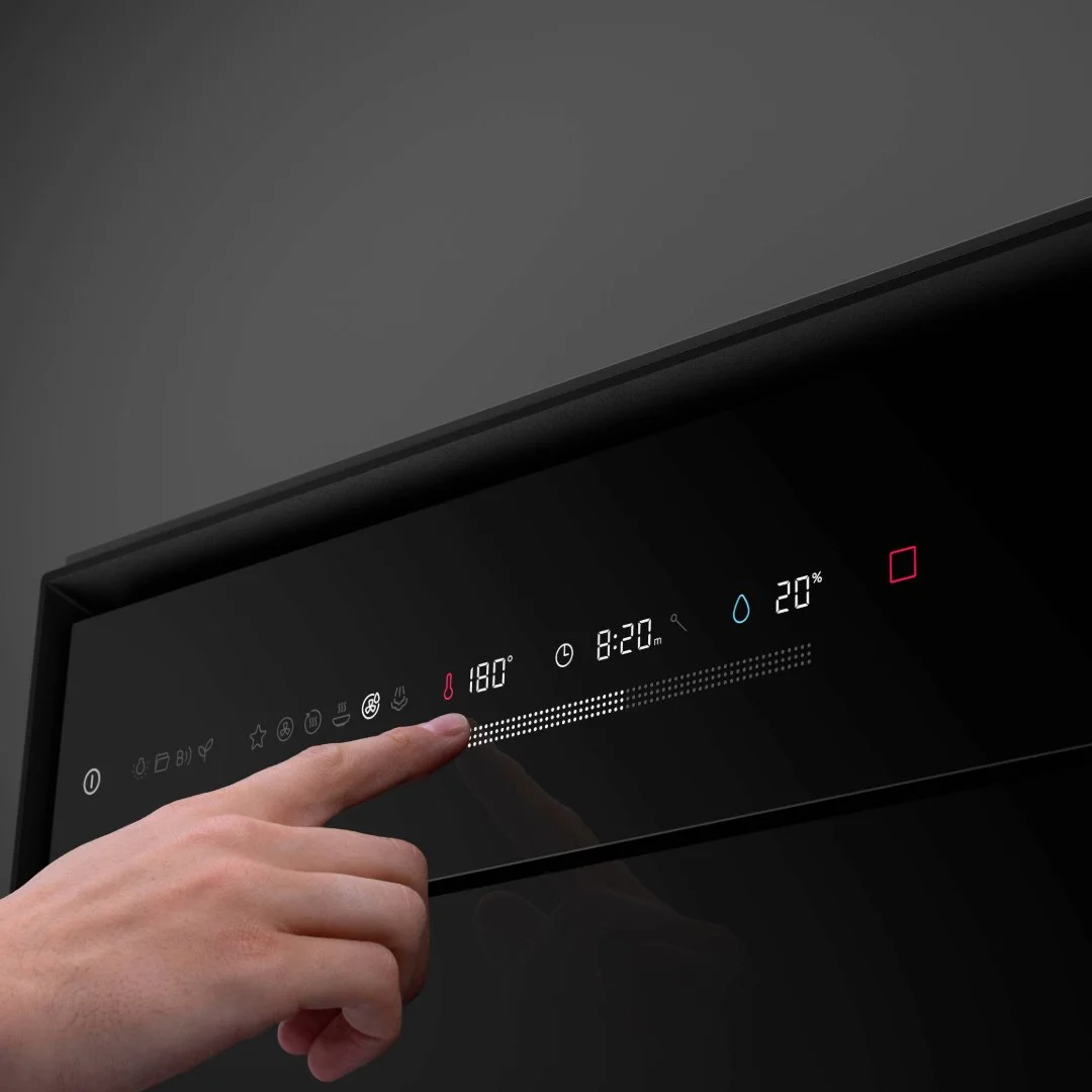 Professional performance for the home with the BORA Oven Steam. The clearly arranged operating panel lets you intuitively adjust settings in just a few steps. In Super Simple Mode, additional functions are faded out and the display is scaled down to 