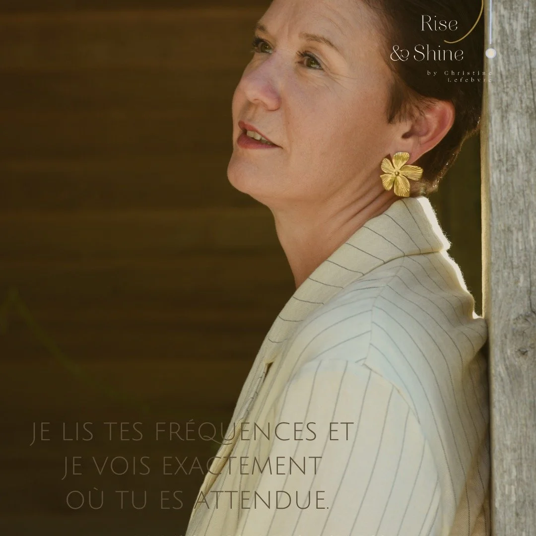 Je lis dans ton business, dans tes offres&hellip; et dans toi.
 Pas avec les yeux. Pas avec la logique. Mais avec la fr&eacute;quence.

Lorsque je te lis, je capte bien plus que des mots. Je capte la vibration de ta mission. Je capte les lignes tempo