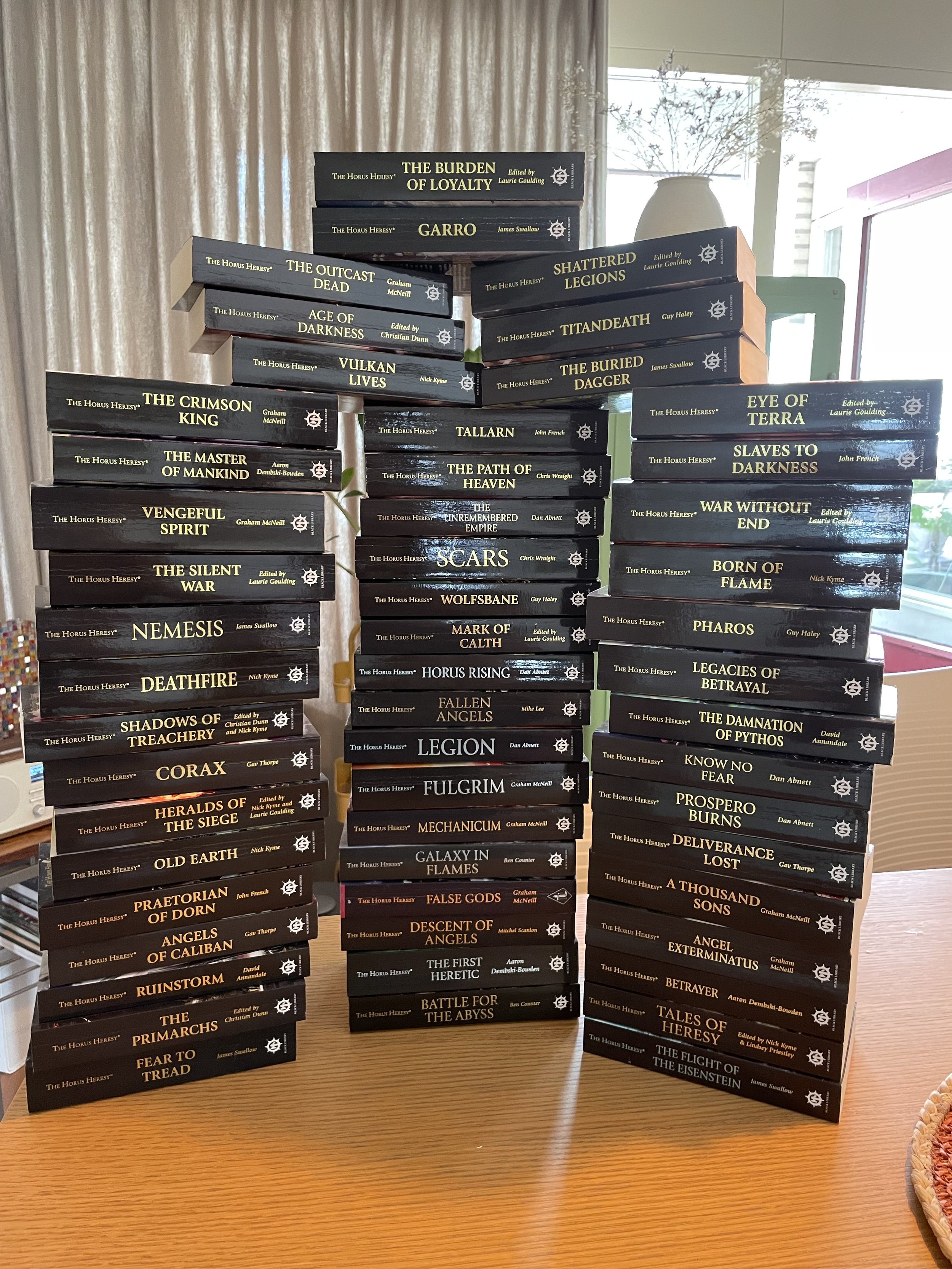 Was publishing 54 books to tell the ‘Horus Heresy’ saga needed? - on Double Dutch magazine! 