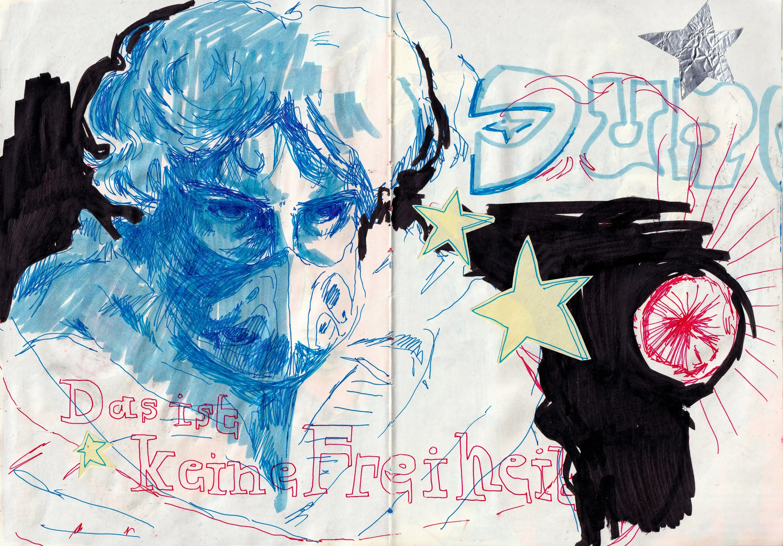 Skizzierte Illustration einer Person mit blauen Haaren und einer Maske, umgeben von bunten Sternen und handschriftlichen Elementen, mit roten, blauen und schwarzen Stiften auf Papier.