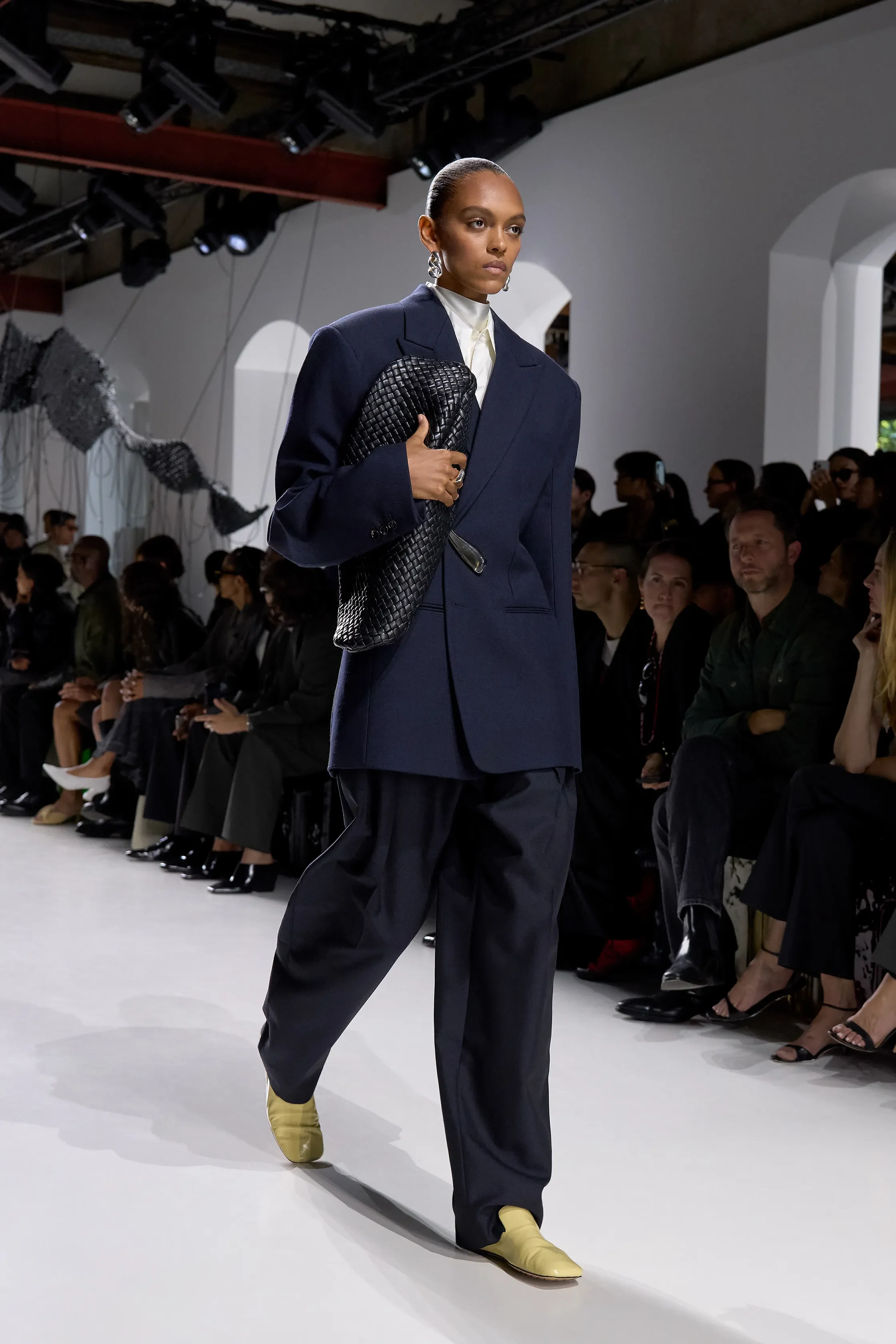 00011-bottega-veneta-spring-2026-ready-to-wear-credit-gorunway.webp