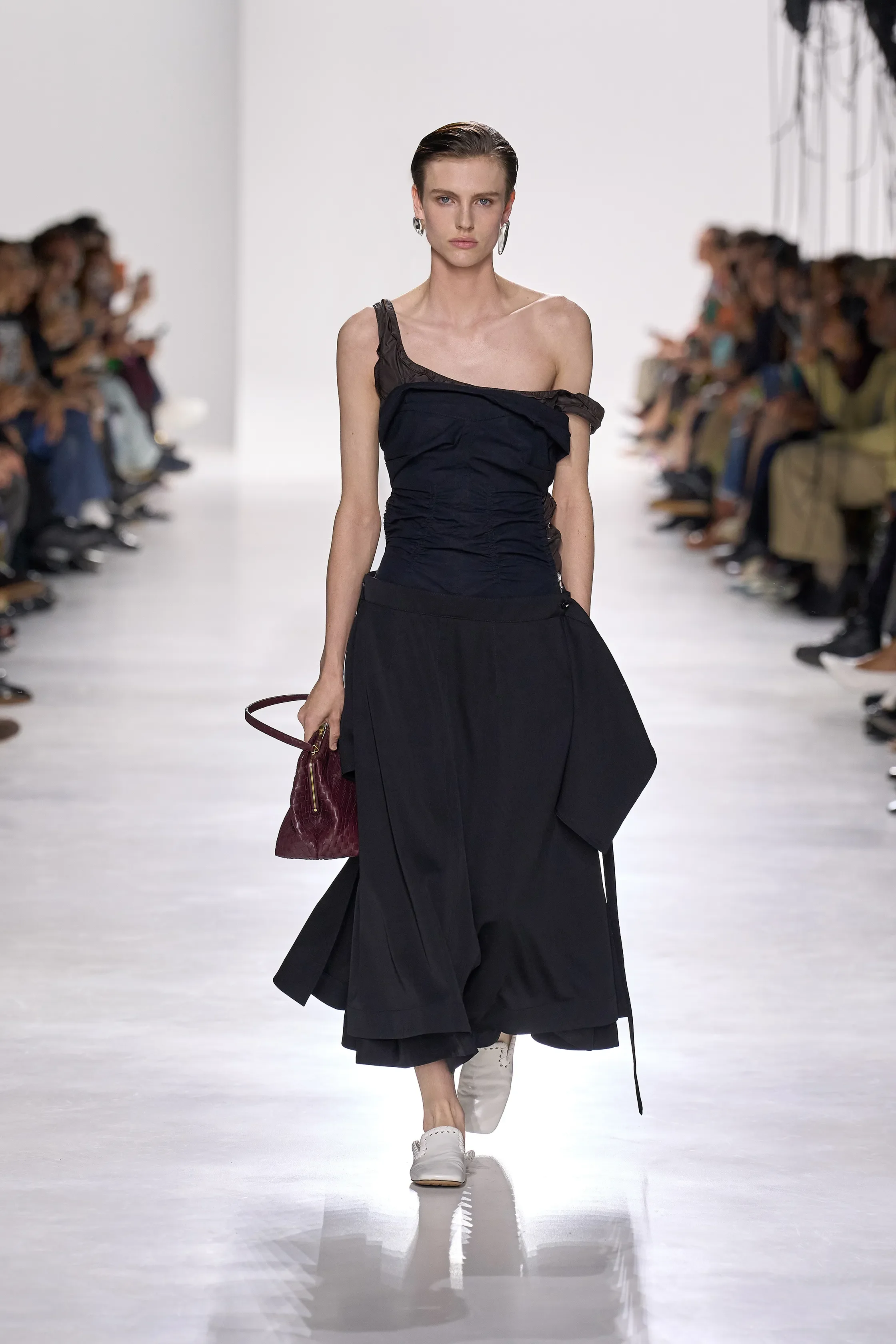 00017-bottega-veneta-spring-2026-ready-to-wear-credit-gorunway.webp