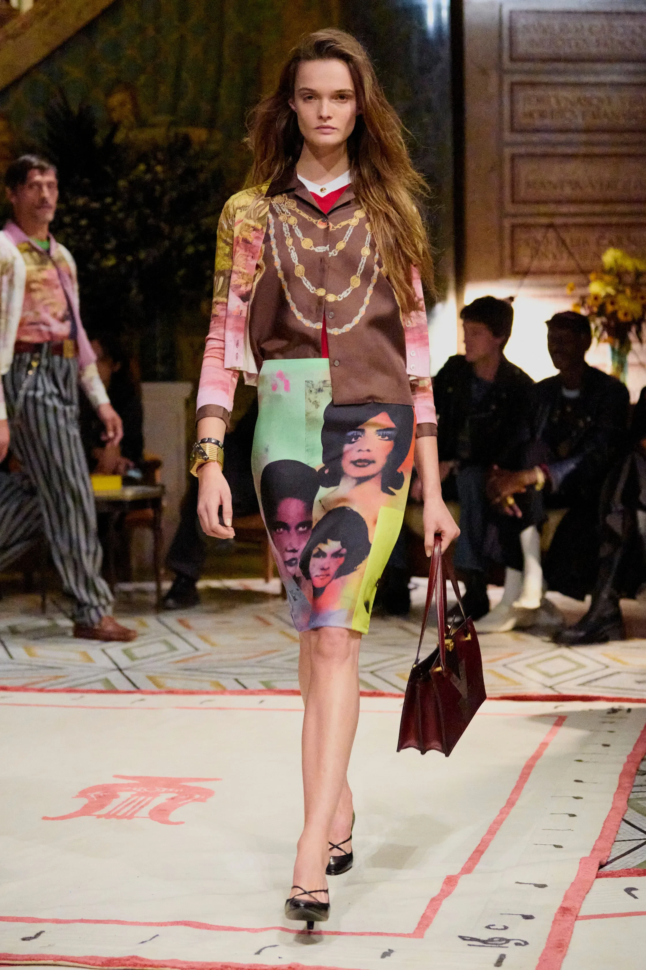 00062-versace-spring-2026-ready-to-wear-credit-brand.webp