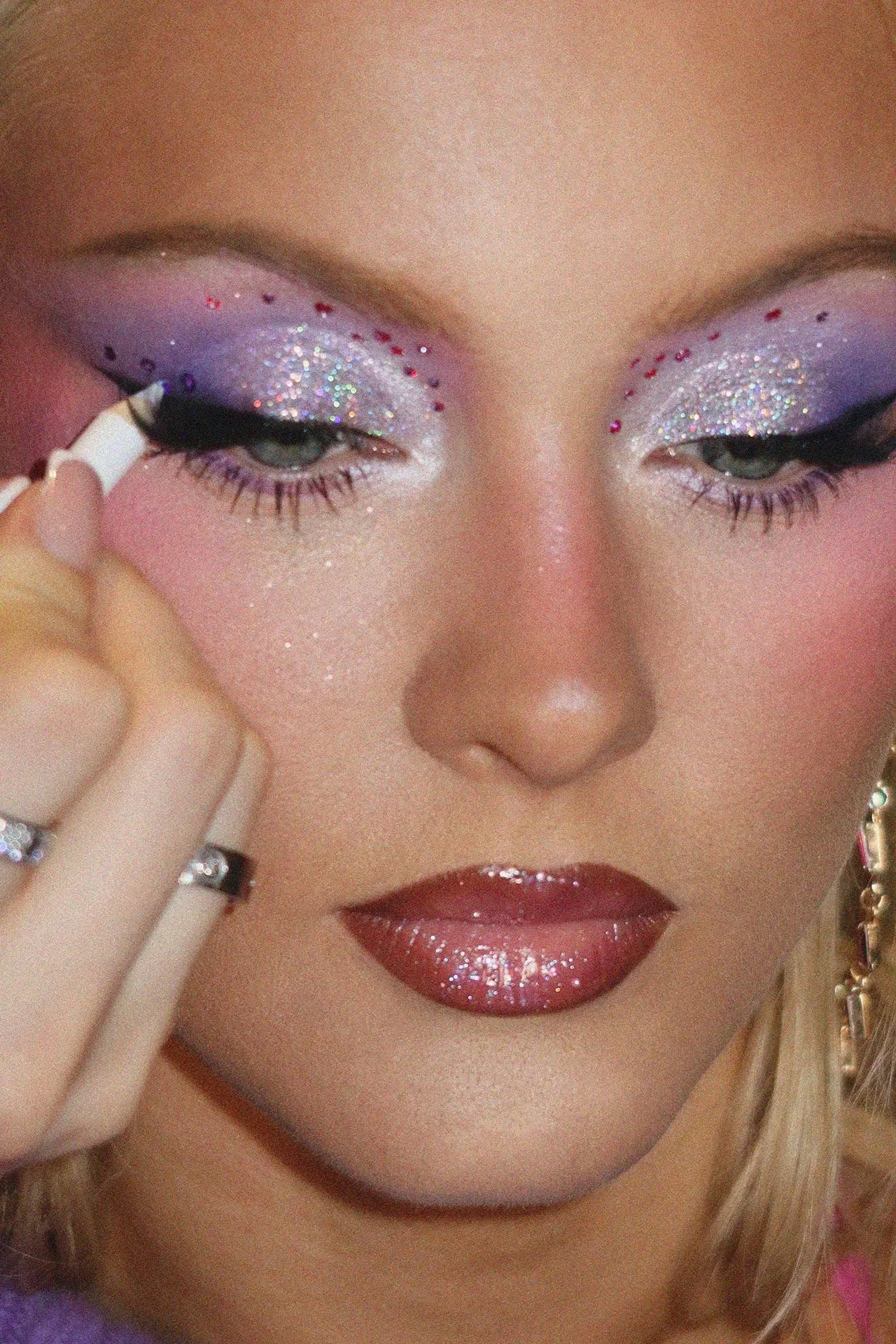 Zara Larsson’s Tour Glam Signals a Creative Turn in Pop Culture