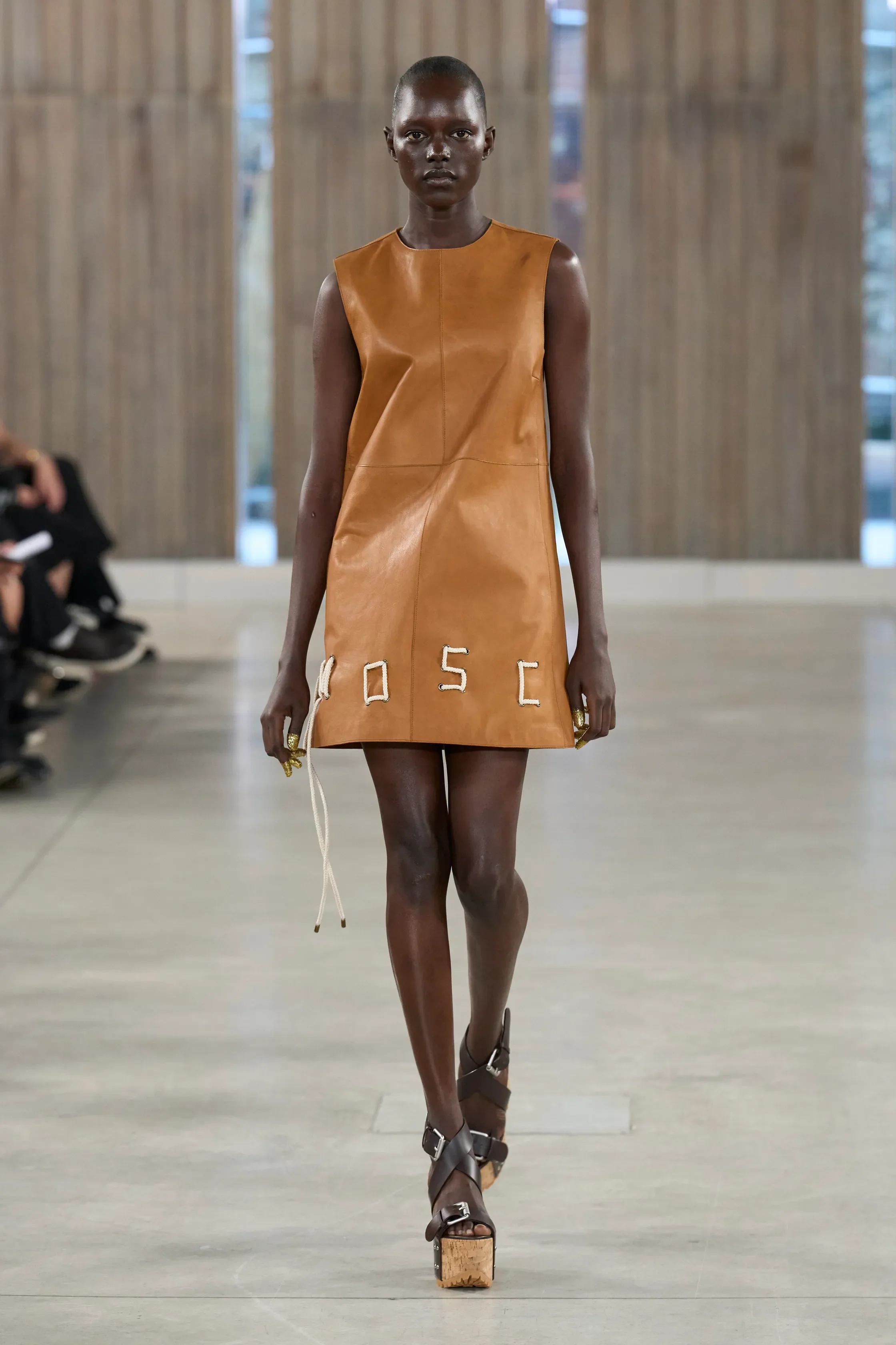 00006-moschino-spring-2026-ready-to-wear-credit-gorunway.webp