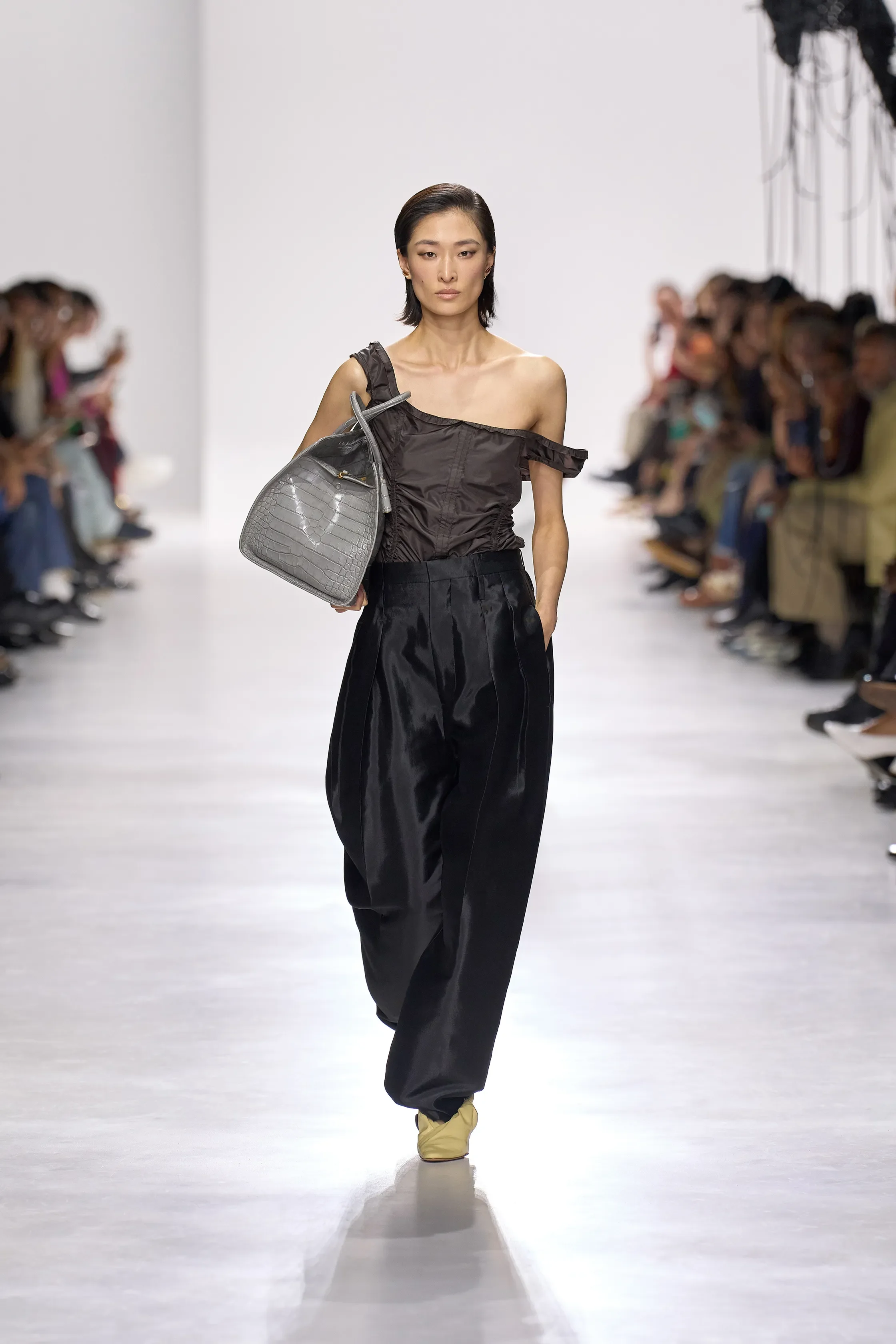00004-bottega-veneta-spring-2026-ready-to-wear-credit-gorunway.webp