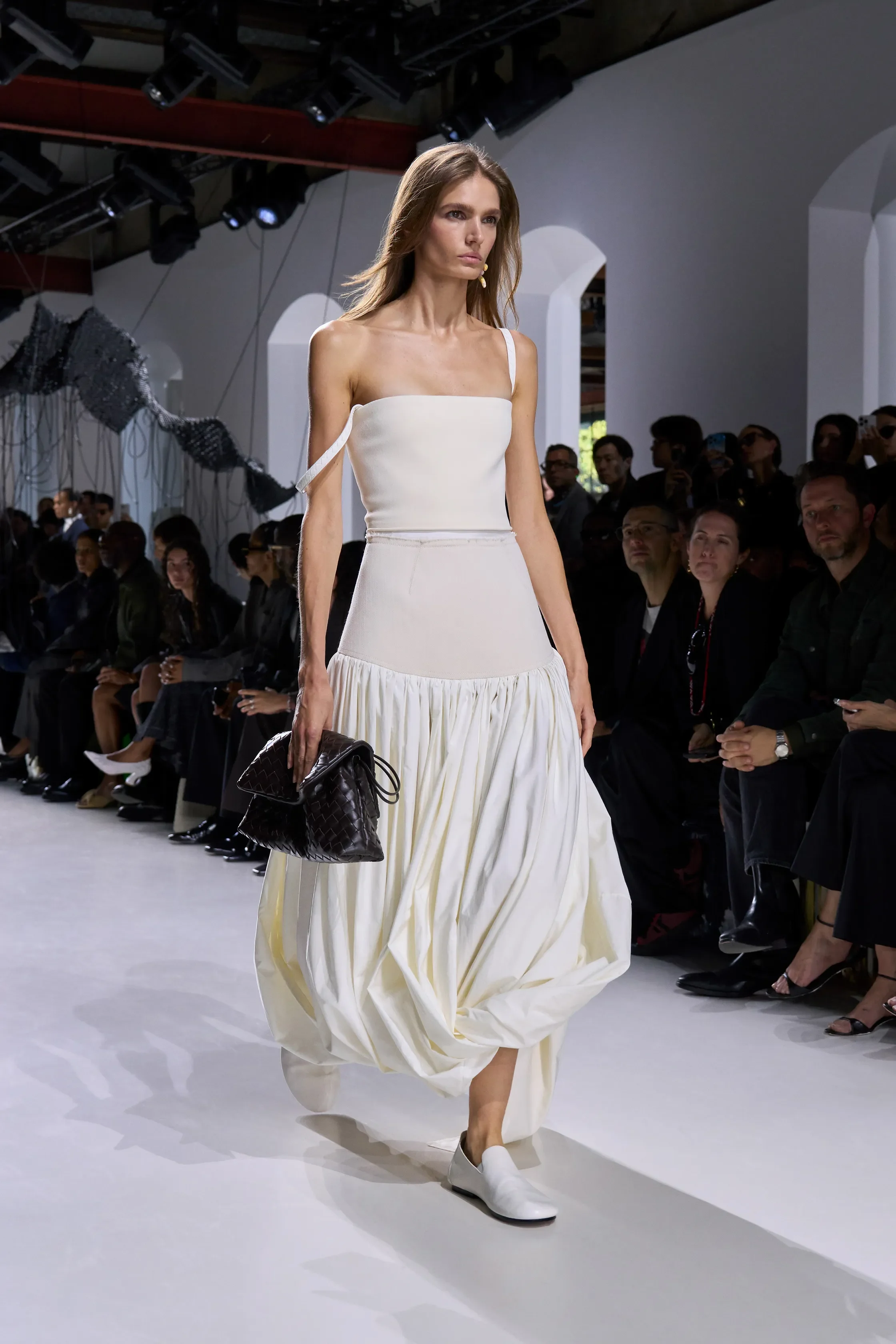 00016-bottega-veneta-spring-2026-ready-to-wear-credit-gorunway.webp