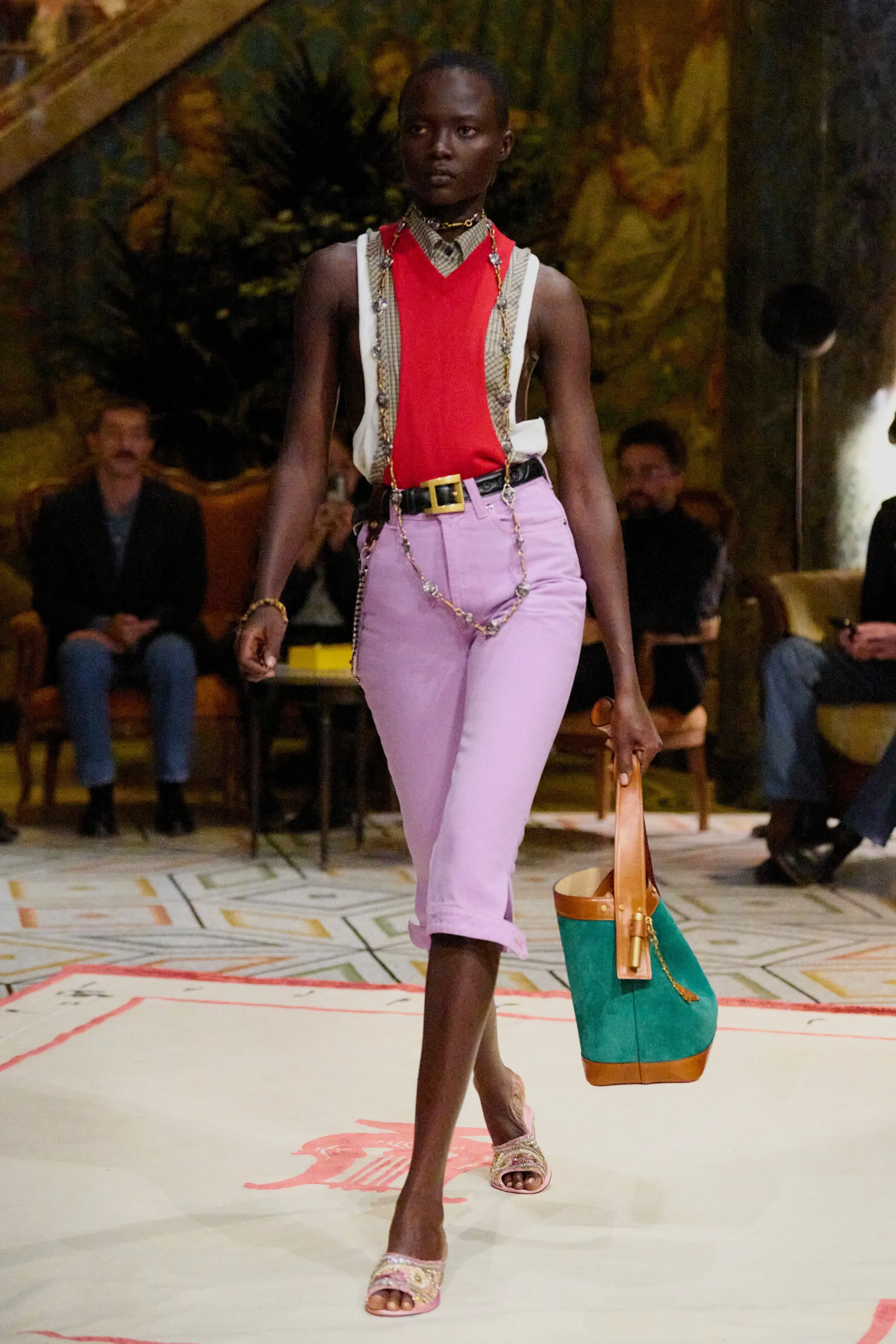 00006-versace-spring-2026-ready-to-wear-credit-brand.webp