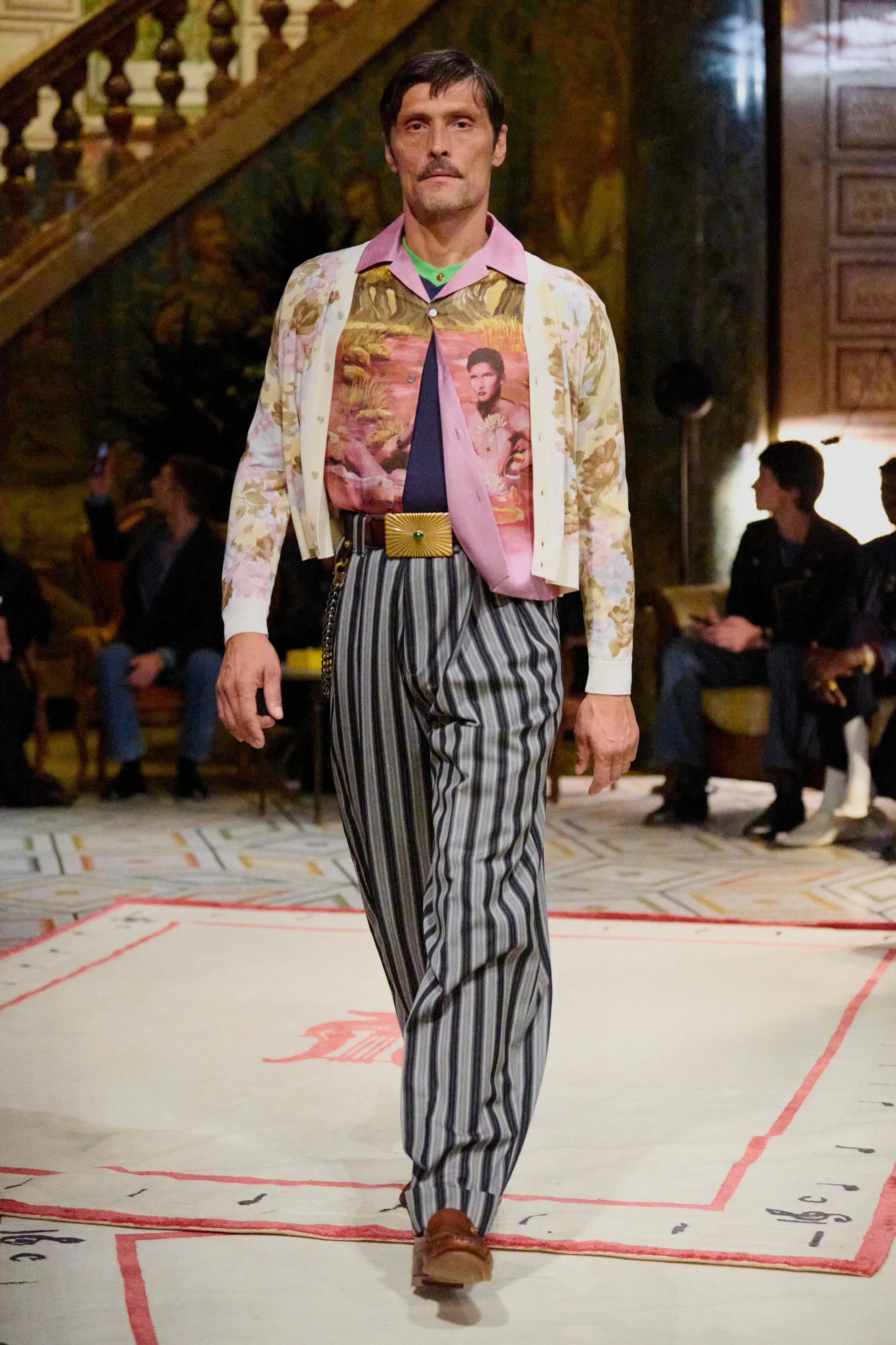 00063-versace-spring-2026-ready-to-wear-credit-brand.webp