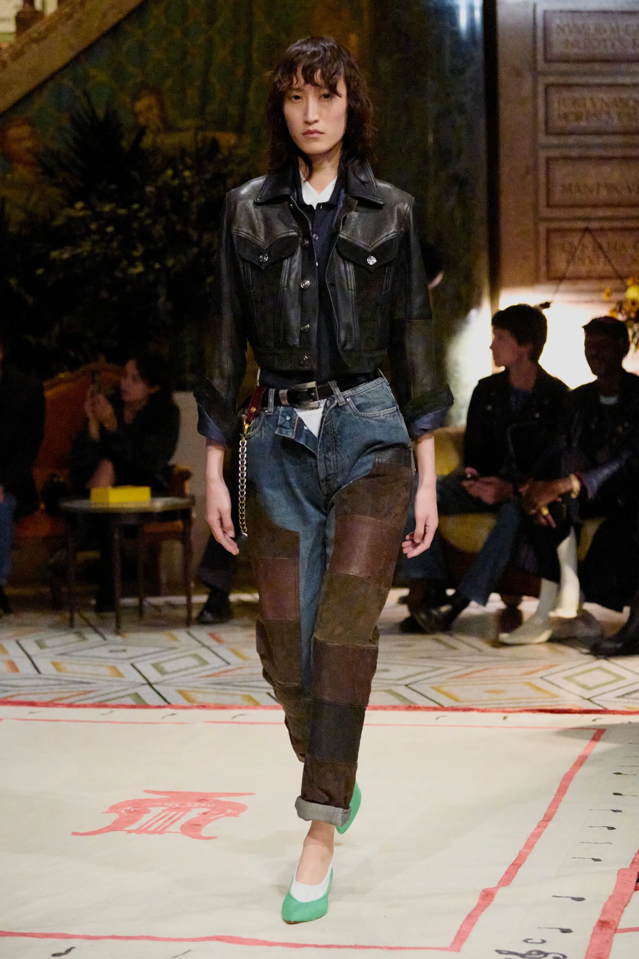 00030-versace-spring-2026-ready-to-wear-credit-brand.webp