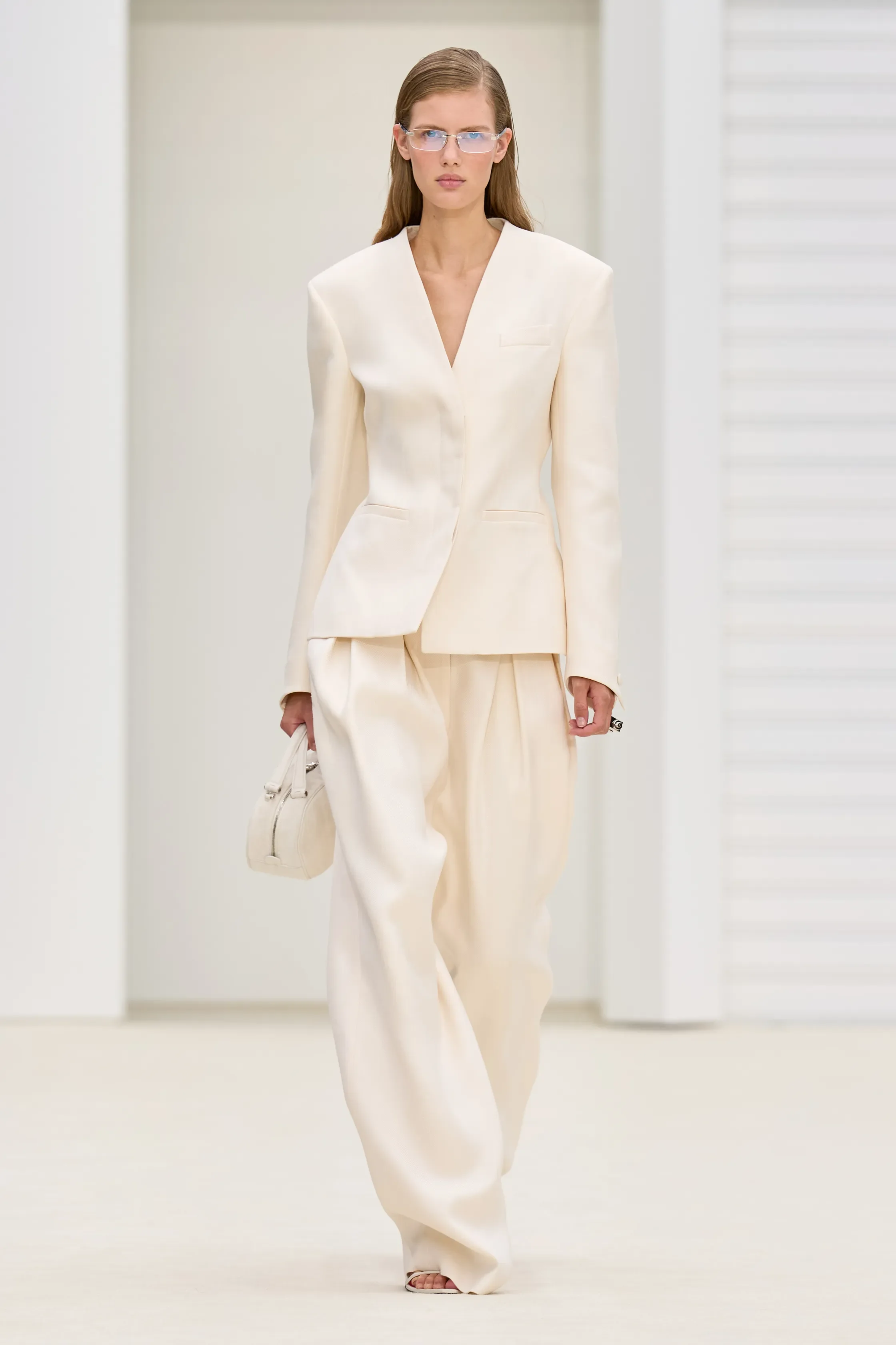 00004-ferrari-spring-2026-ready-to-wear-credit-gorunway.webp