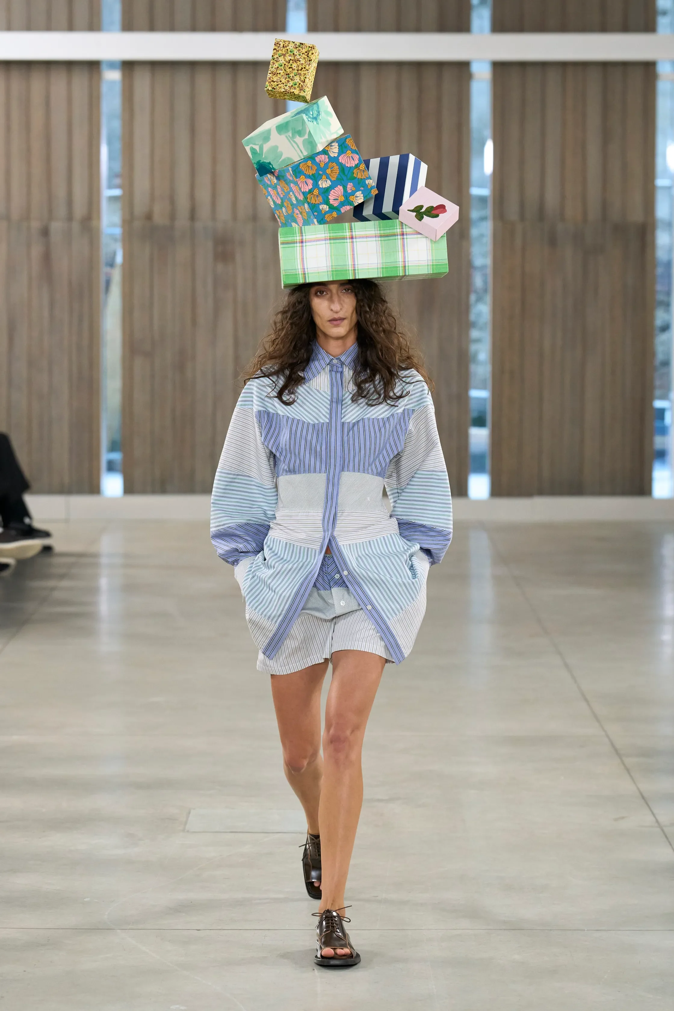 00029-moschino-spring-2026-ready-to-wear-credit-gorunway.webp