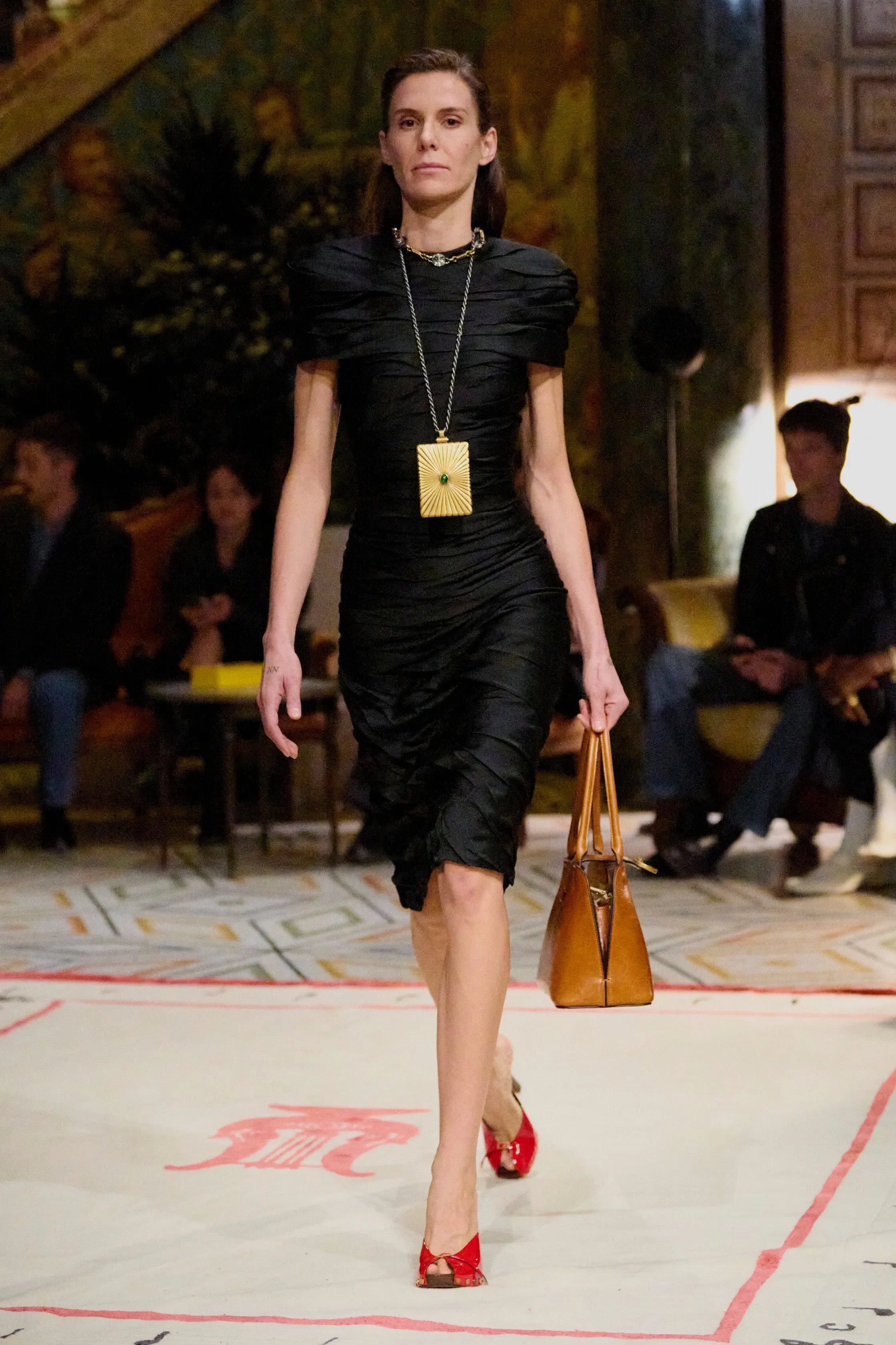 00031-versace-spring-2026-ready-to-wear-credit-brand.webp