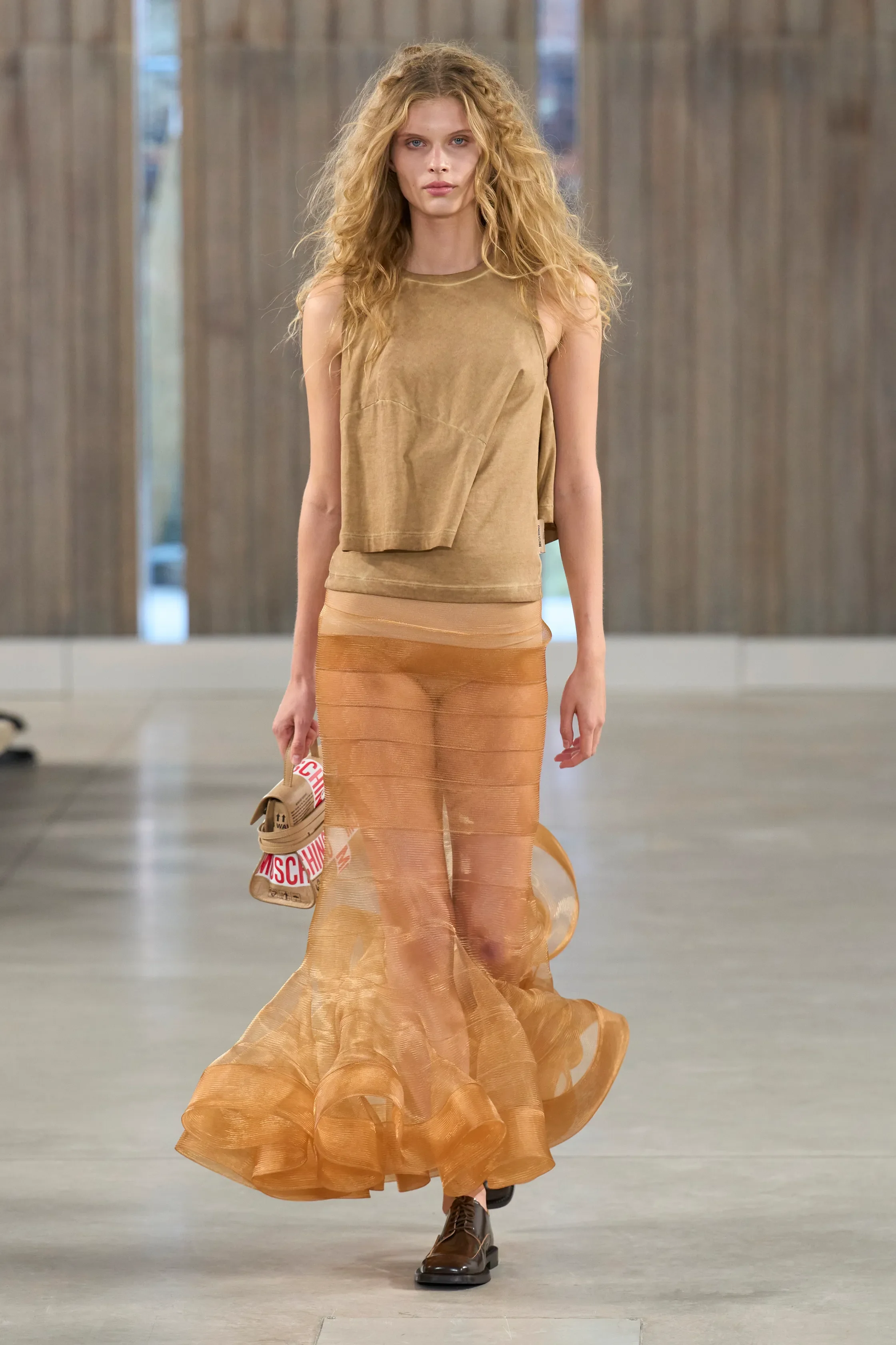 00003-moschino-spring-2026-ready-to-wear-credit-gorunway.webp
