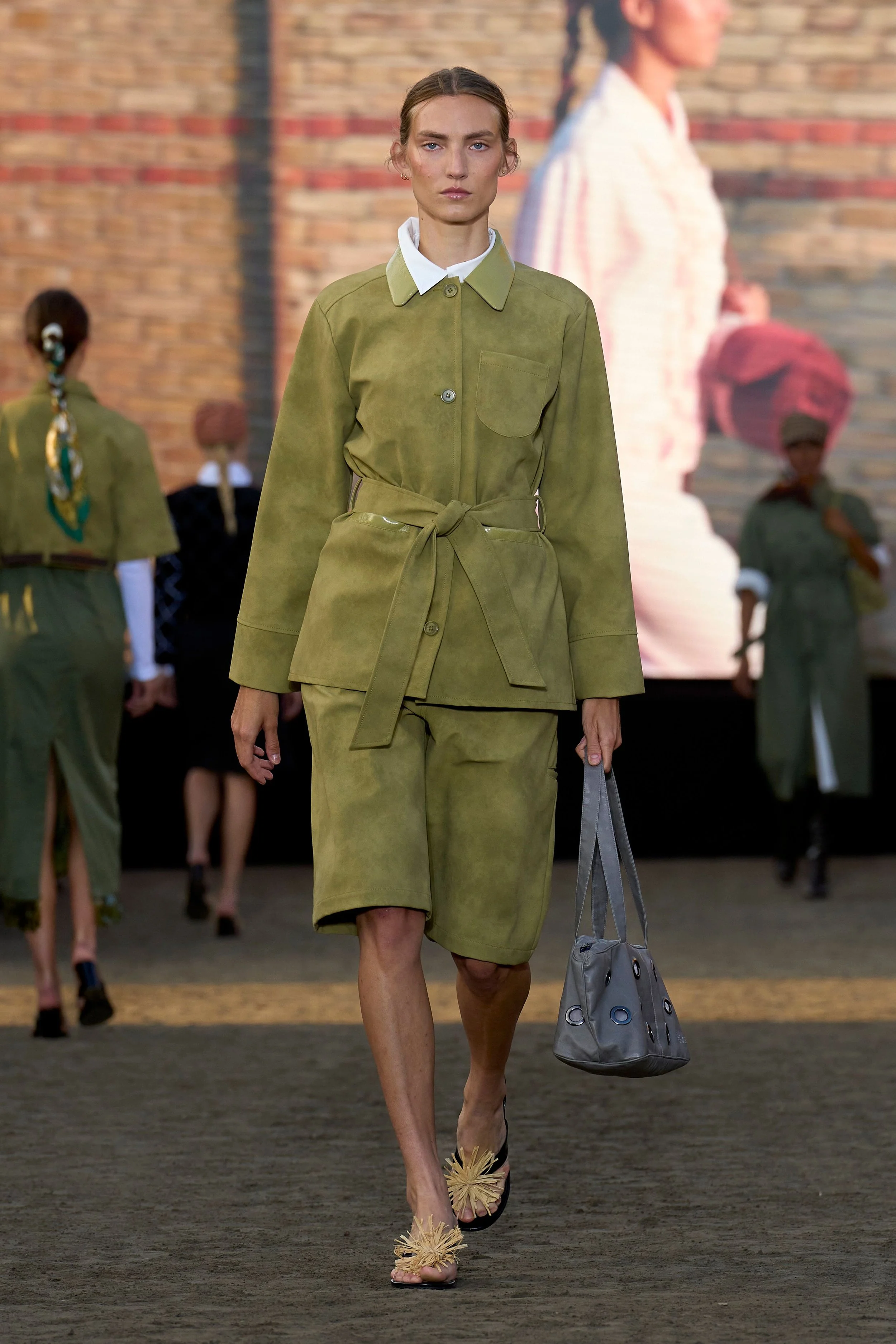 Baum und Pferdgarten SS26.JPG