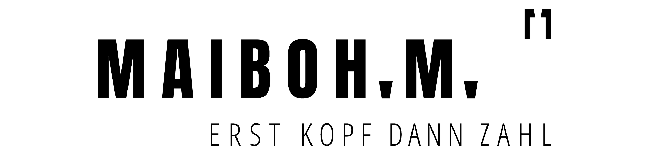 Schwarzes Bild mit weißem Text: "MAIBOHM" und darunter in kleinerer Schrift "ERST KOPF DANN ZAHL".