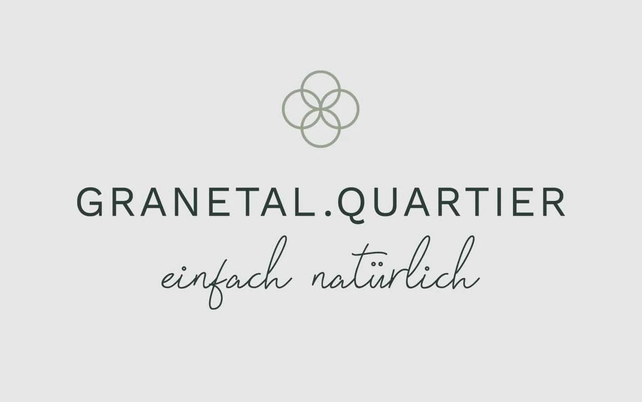 Logo mit geometrischem Design und der deutschen Bezeichnung "GRANETAL.QUARTIER" sowie dem Slogan "einfach natürlich" darunter.
