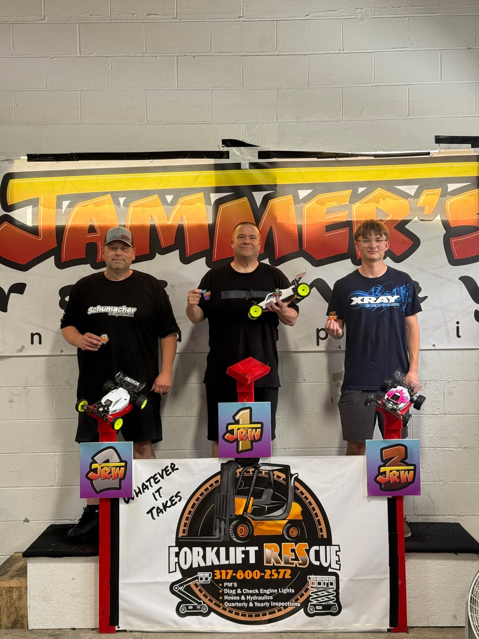 WOW! What a busy day! We ran SIX classes to start the Offroad guys out with the Summer Point Series!
Bald was driving LIGHTS OUT in 21.5. Absolutely flawless! Overheard trackside: "This is the best [Bald] has ever driven!"
In 17.5, Rob Russ