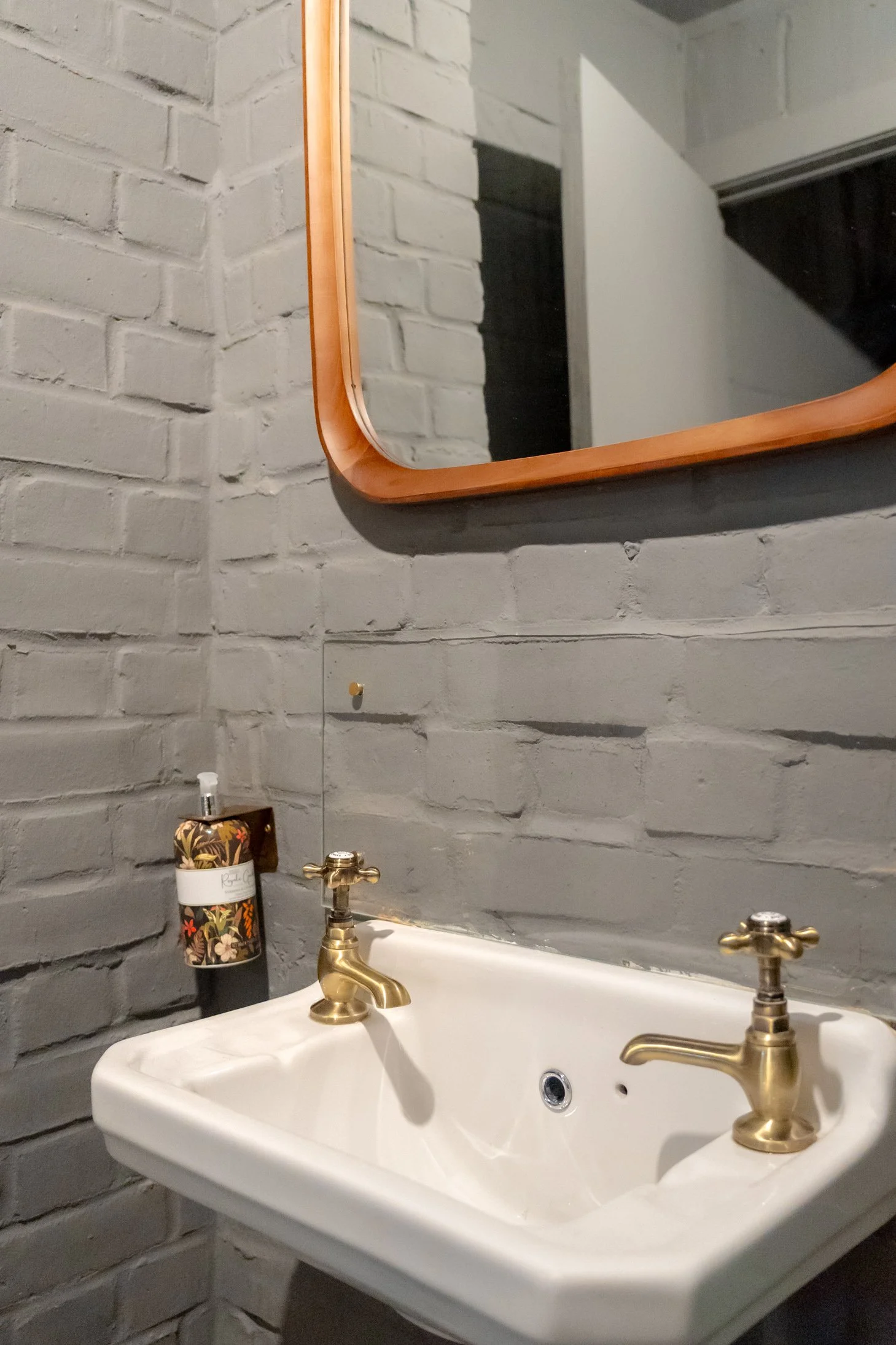 Studio Features Ph40.jpg