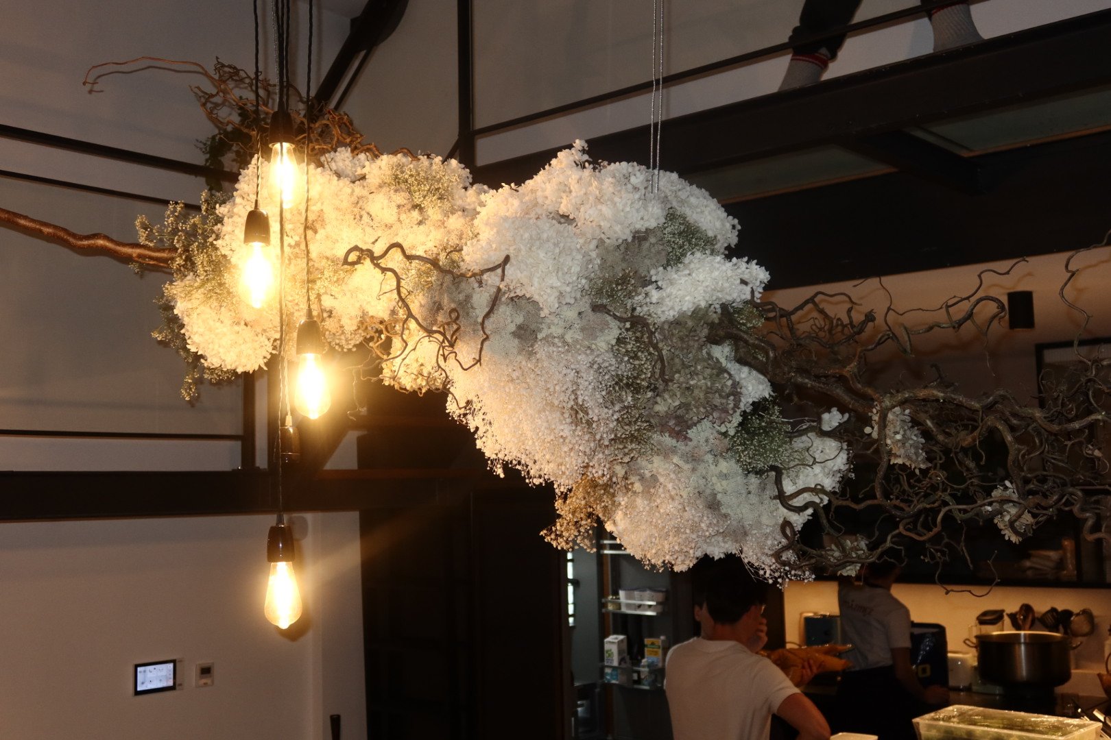 Permanent Floral Chandelier, Paris 2026, Assistant: Leoni Kolbeck