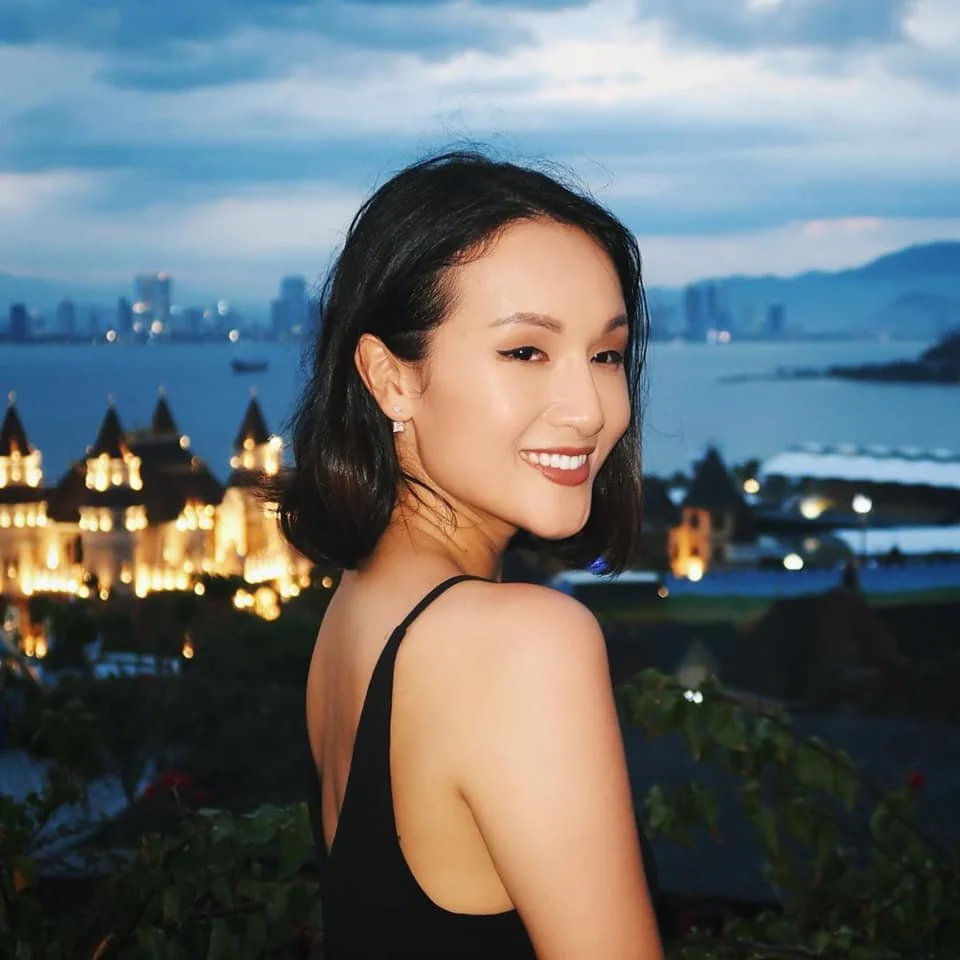 Giang Oi, a famous KOL/KOC  representing the Gen Z lifestyle, she was shared her experience after using bluvia water bottle.