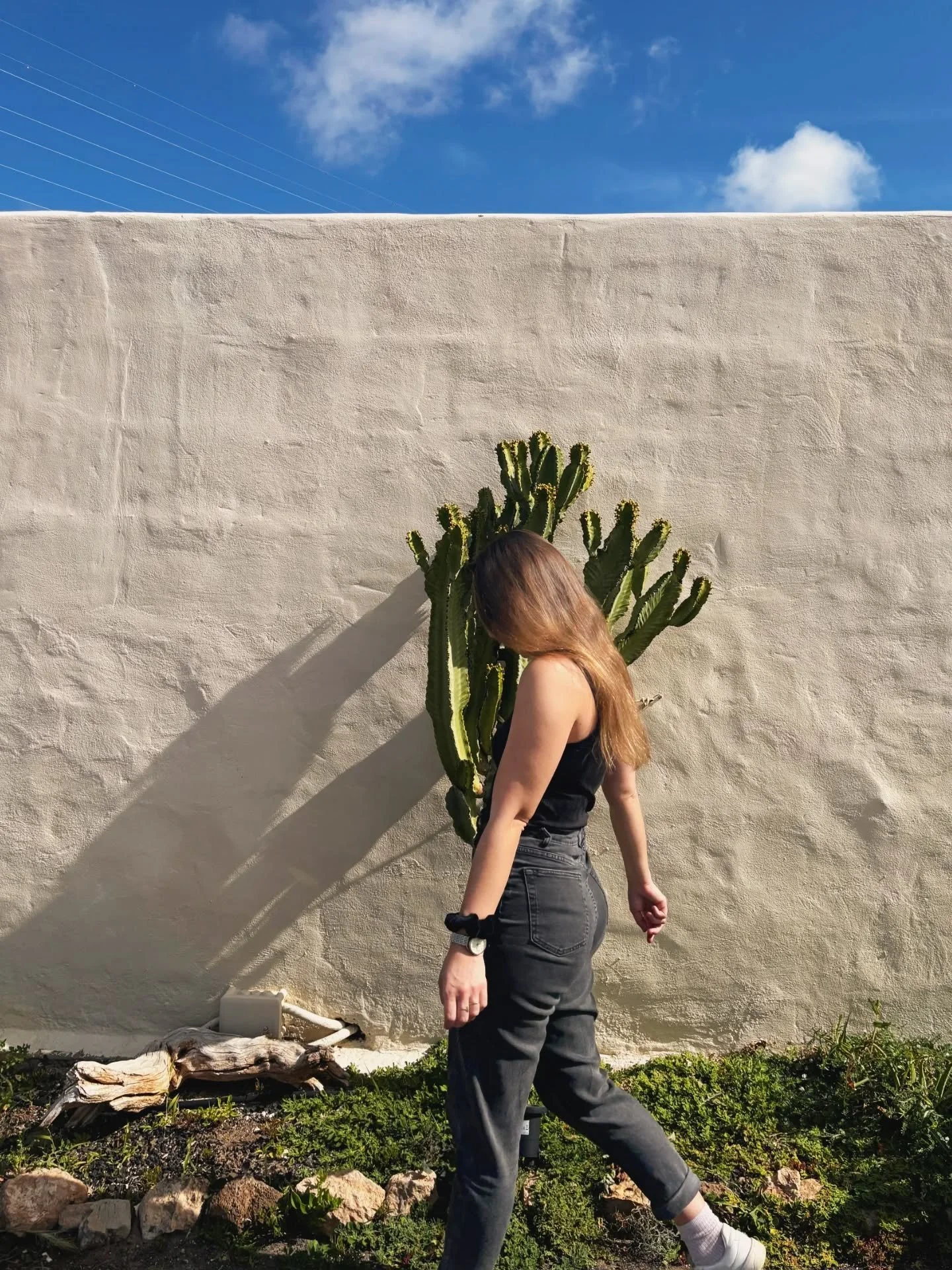 Fuerteventura recap

The best about being a fulltime artist is that you can travel off-season and between different projects and jobs. I'm forever grateful that I can live this lifestyle at the moment, be my own boss and manage my time. It's not alwa