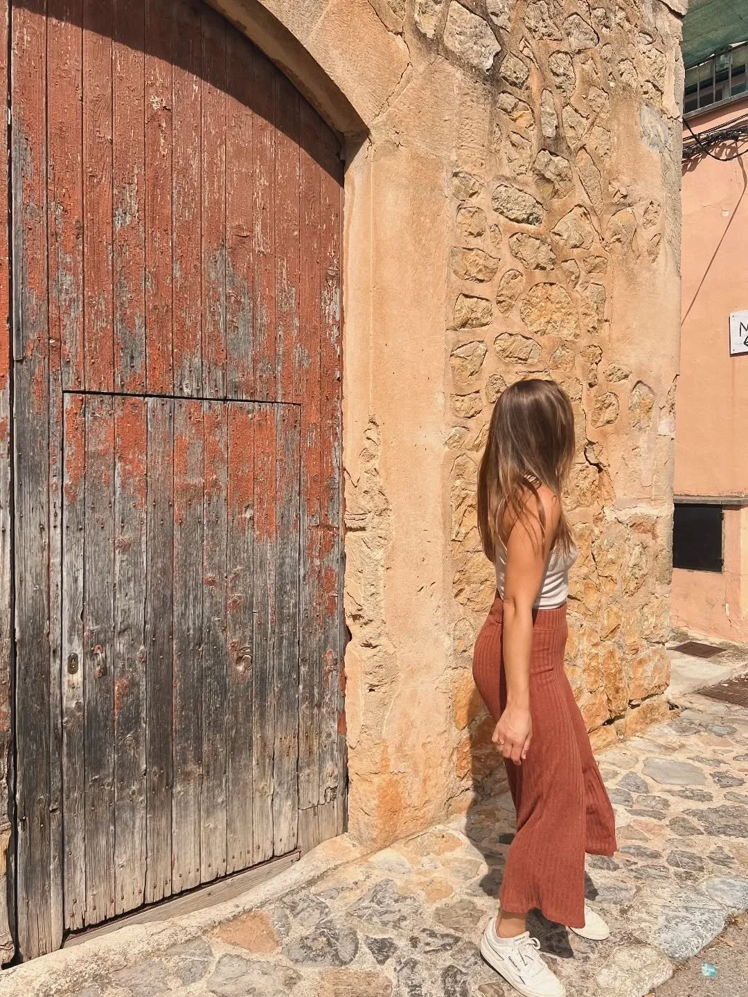 Can't wait for spring to start and long summer days in Mallorca 🌞

#throwback #estiu #mallorca #terracotta #sungirl