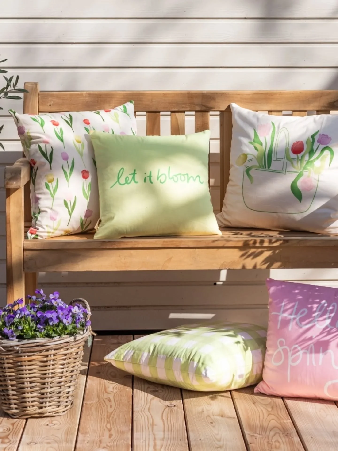 Spring Garden Collection for @textilwerkcom 

#textiledesigner #springdecoration #easterdecorations #hellospring #gardendesign