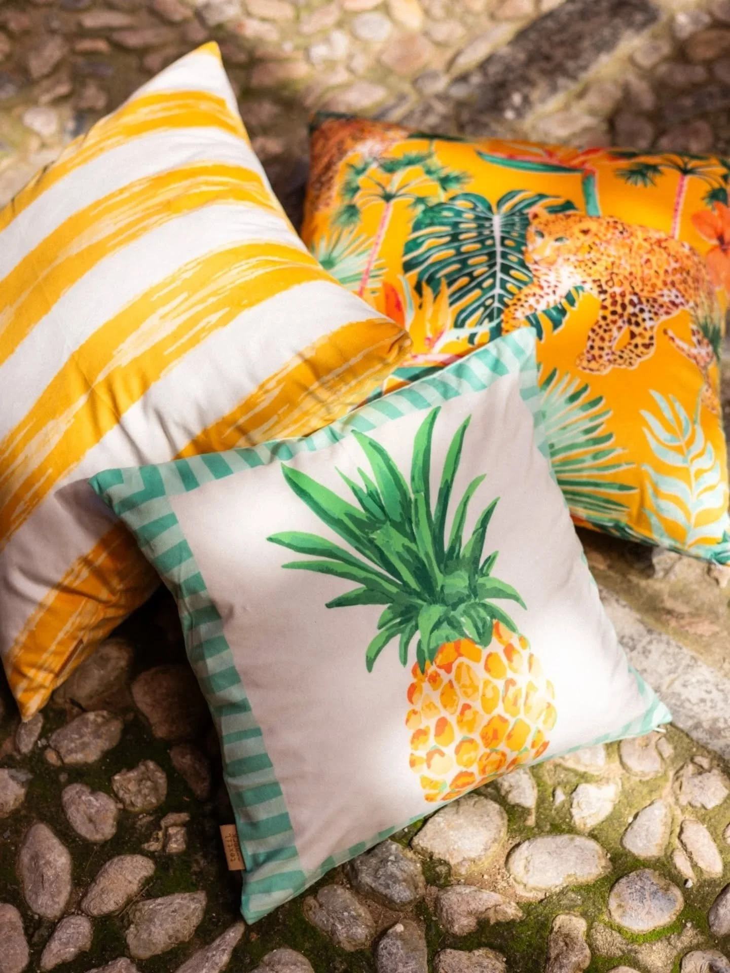 TROPICAL DREAM

My new favorite summer collection I designed for @textilwerkcom 🌴 🐆

Bold yellow, jungle green, coral, pink and turquoise. Stripes, pineapples, palmtrees. Already since some years I wanted to create an exotic textile collection and 