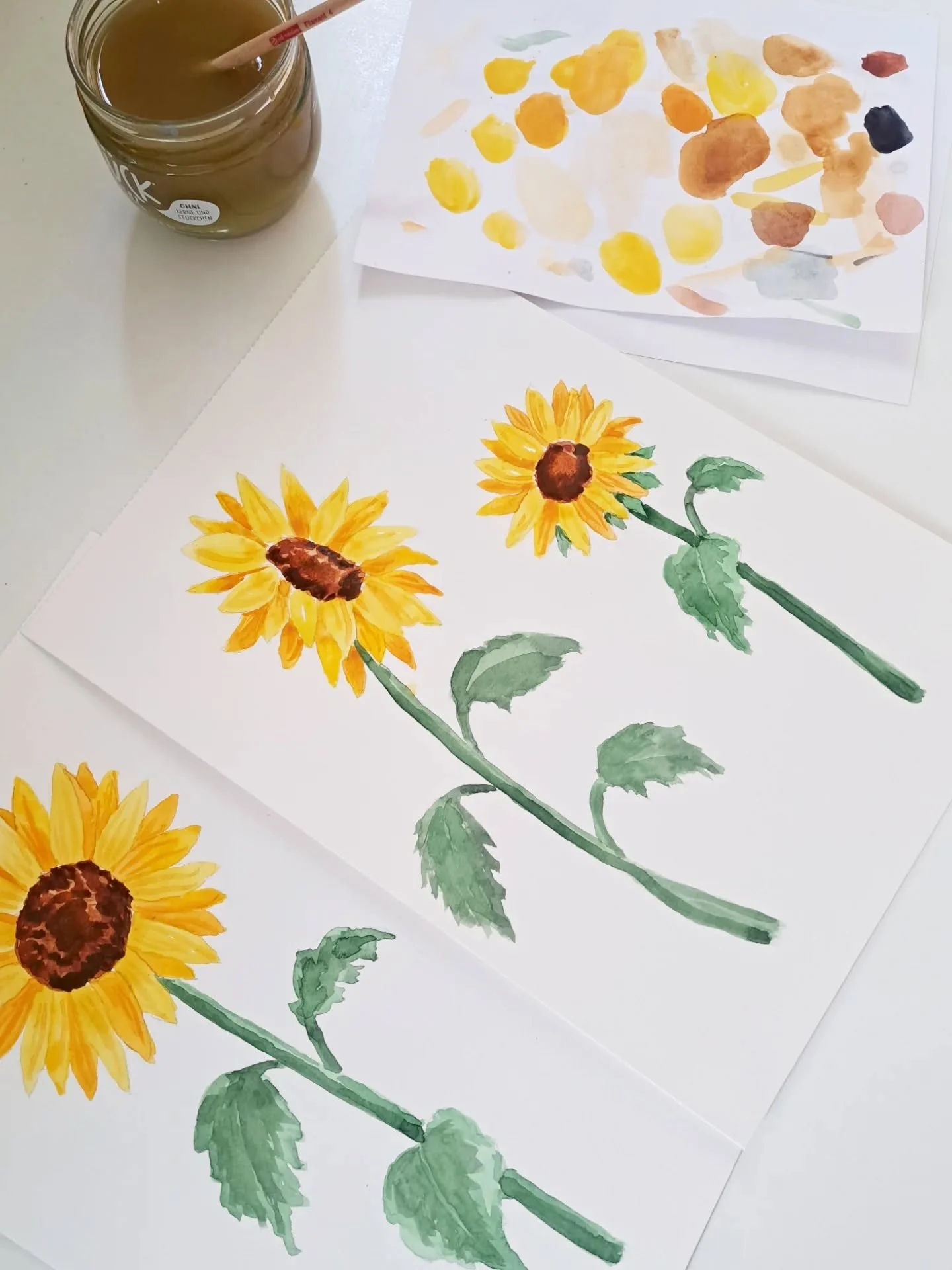I've painted some sunflowers and other botanical elements these days for a new fall textile collection. 🌻

It was so much fun to paint with watercolors again as they are the medium I first started painting with about 10 years ago. I'm still in love 