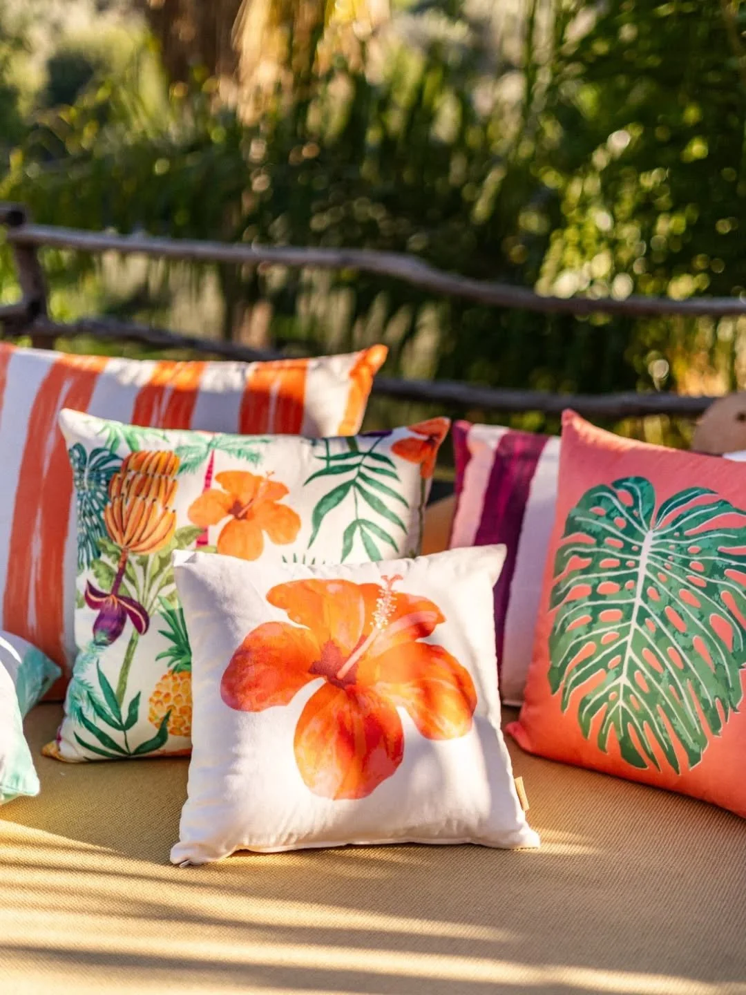 My new summer collection TROPICAL DREAM for @textilwerkcom 🌴 

#linkinbio #textiledesigners #exoticescape #tropicalgarden #tropicalparadise