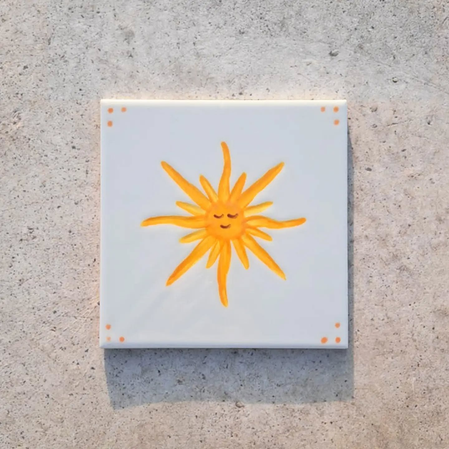 MEDITERRANEAN SOUL series

I've painted new tiles these days and finally added them to my webshop 🎊

This series of single tiles is a reflection of Mediterranean summer and inspired by slow summer days, the beautiful nature of the Tramuntana and war