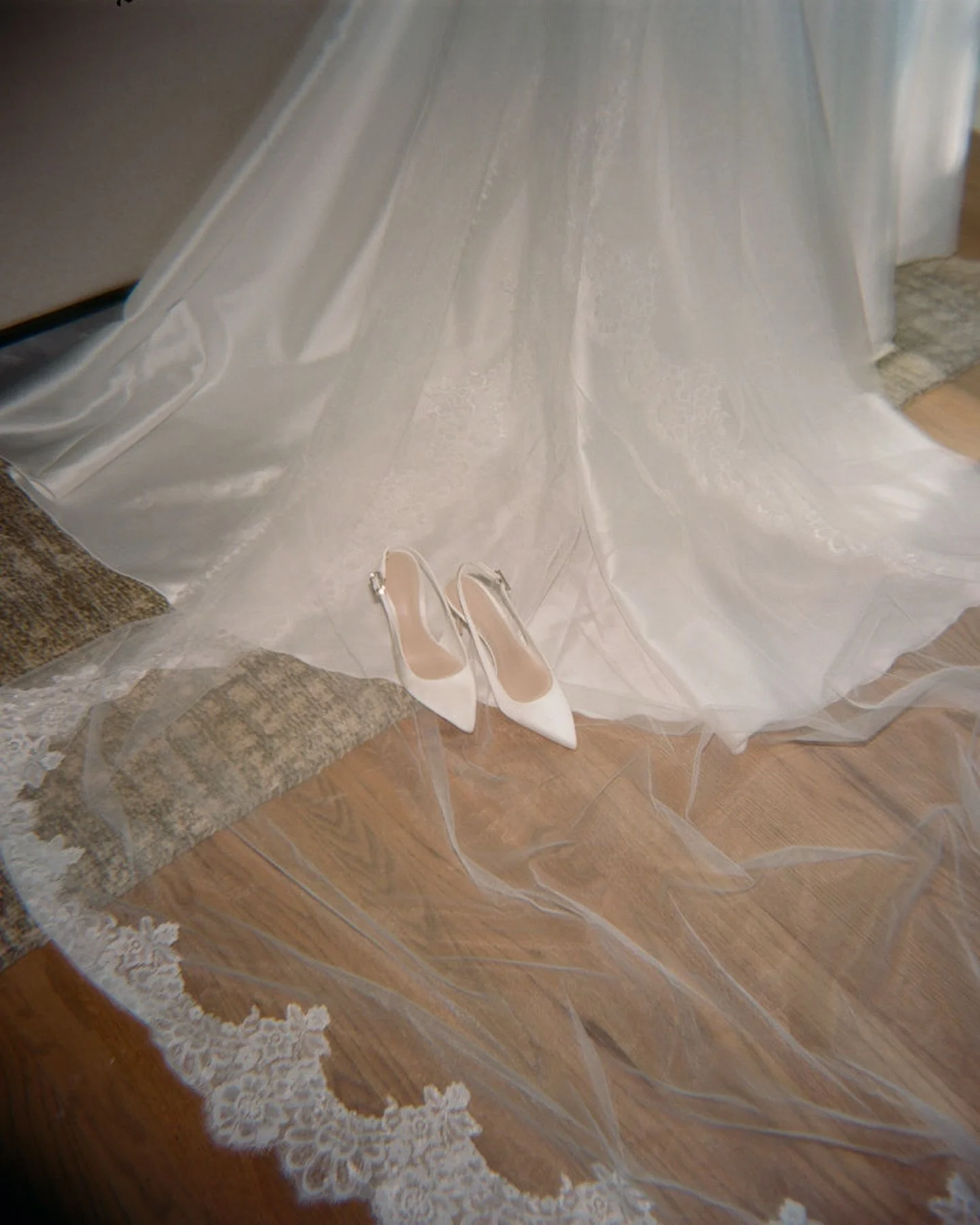 Sophie + John Choppa 🦢

This was truly such a fun and eventful wedding weekend. Starting with an intimate rehearsal dinner and welcome party, followed by such a romantic ceremony and fun filled reception. The details had me drooling. The vintage dre