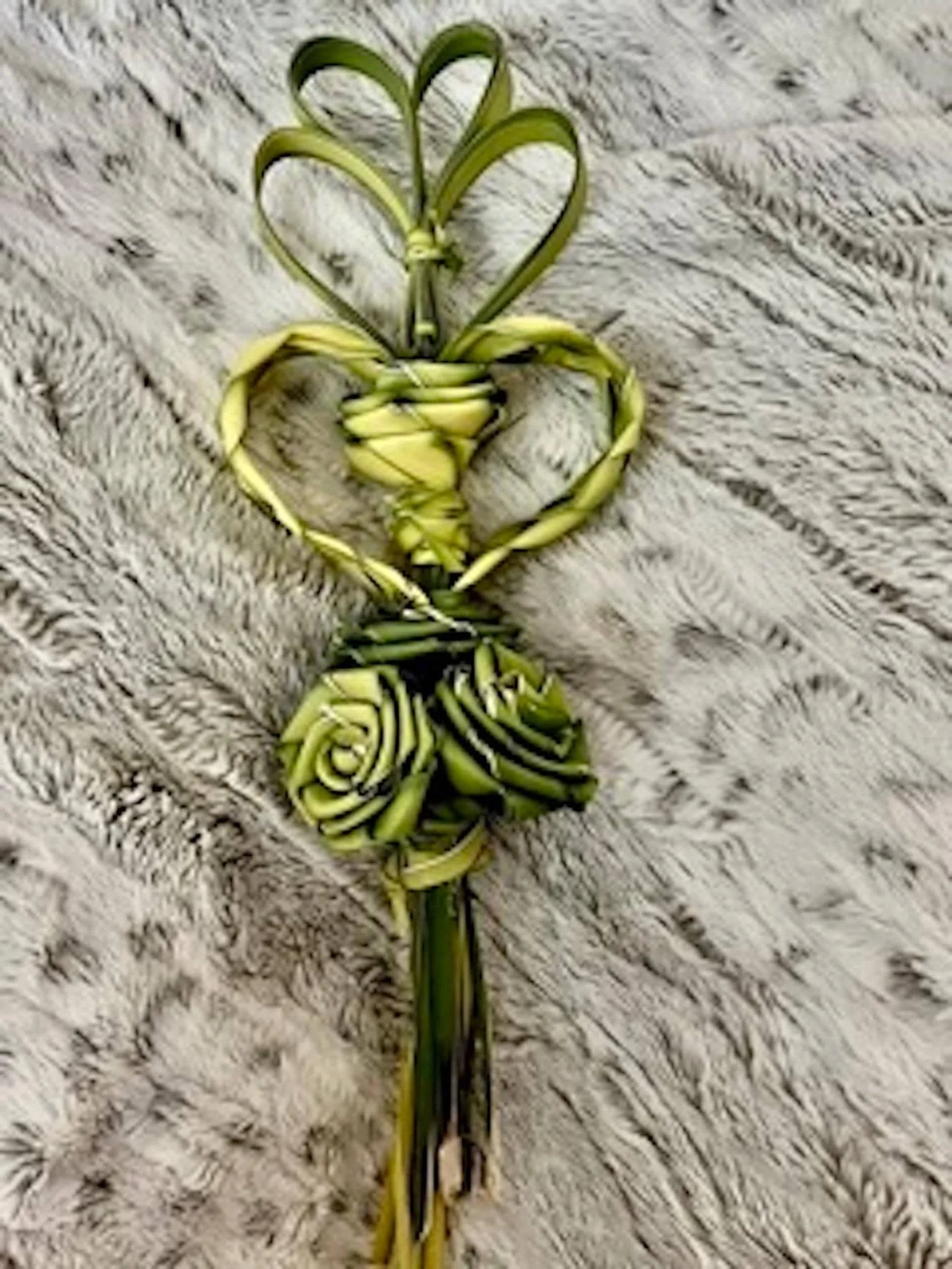 Lowcountry palmetto rose bud vase accent with layered hearts design
