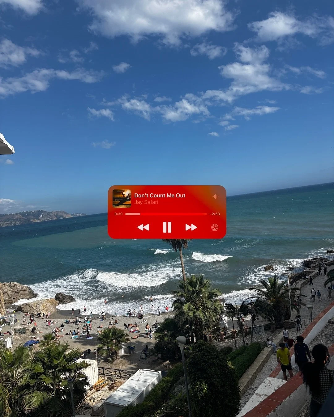 petit dump du mois d&rsquo;avril ✨🌼🧚🏾&zwj;♀️🩵🌊🧃🎧
votre cagoule rose est en vadrouille et vous am&egrave;ne un peu de soleil en attendant l&rsquo;&eacute;pisode de ce dimanche 🌞💋
+ mes sons favoris du mois avec en derni&egrave;re pic ma r&eac