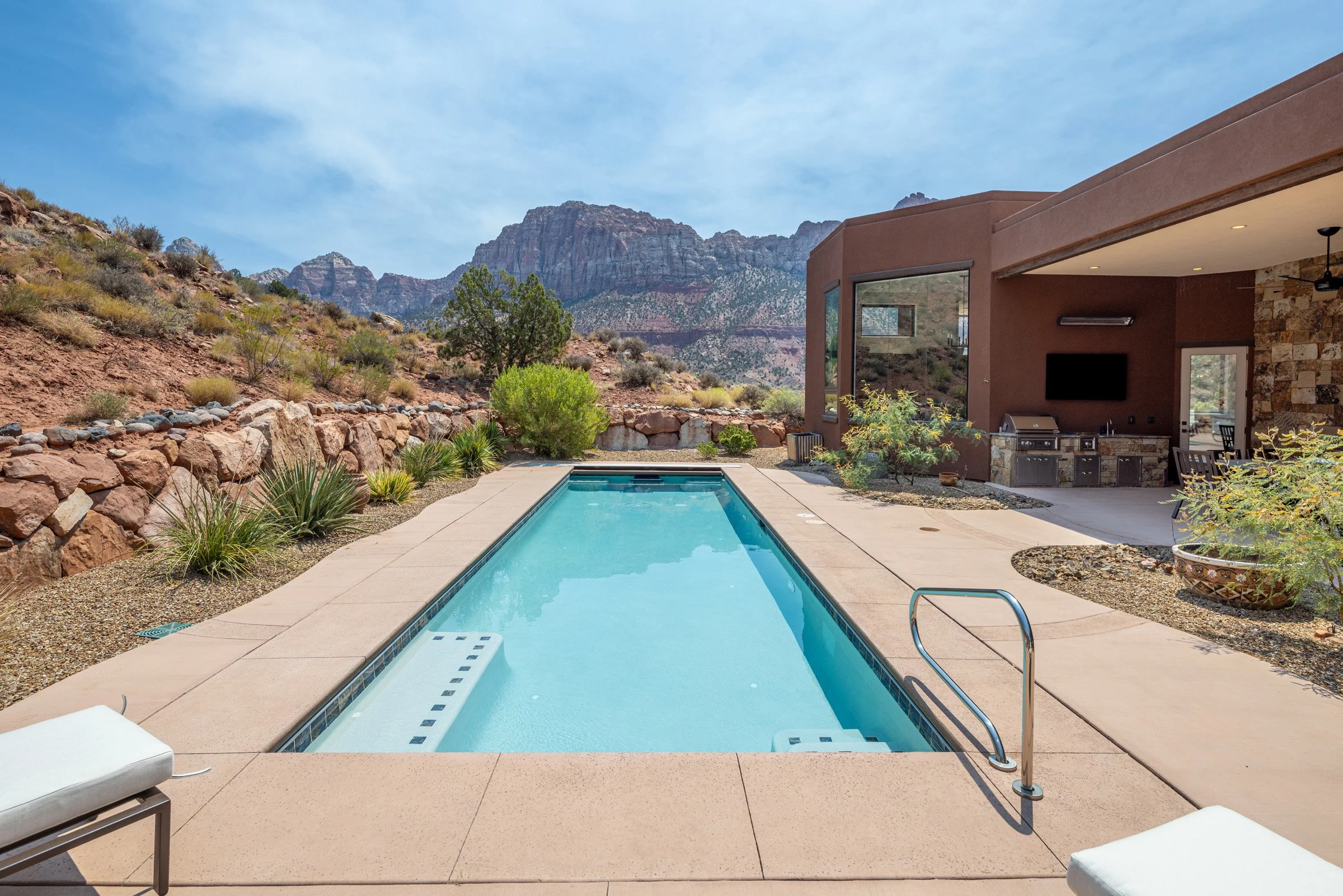 0080 Back Exterior-002.jpg