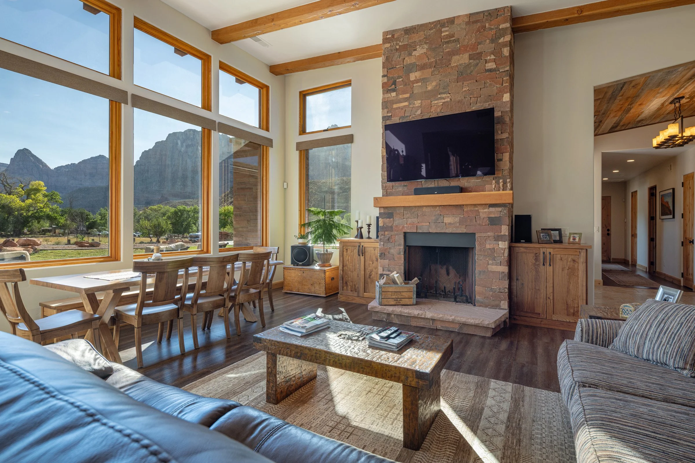 0300 Living Room-003.jpg