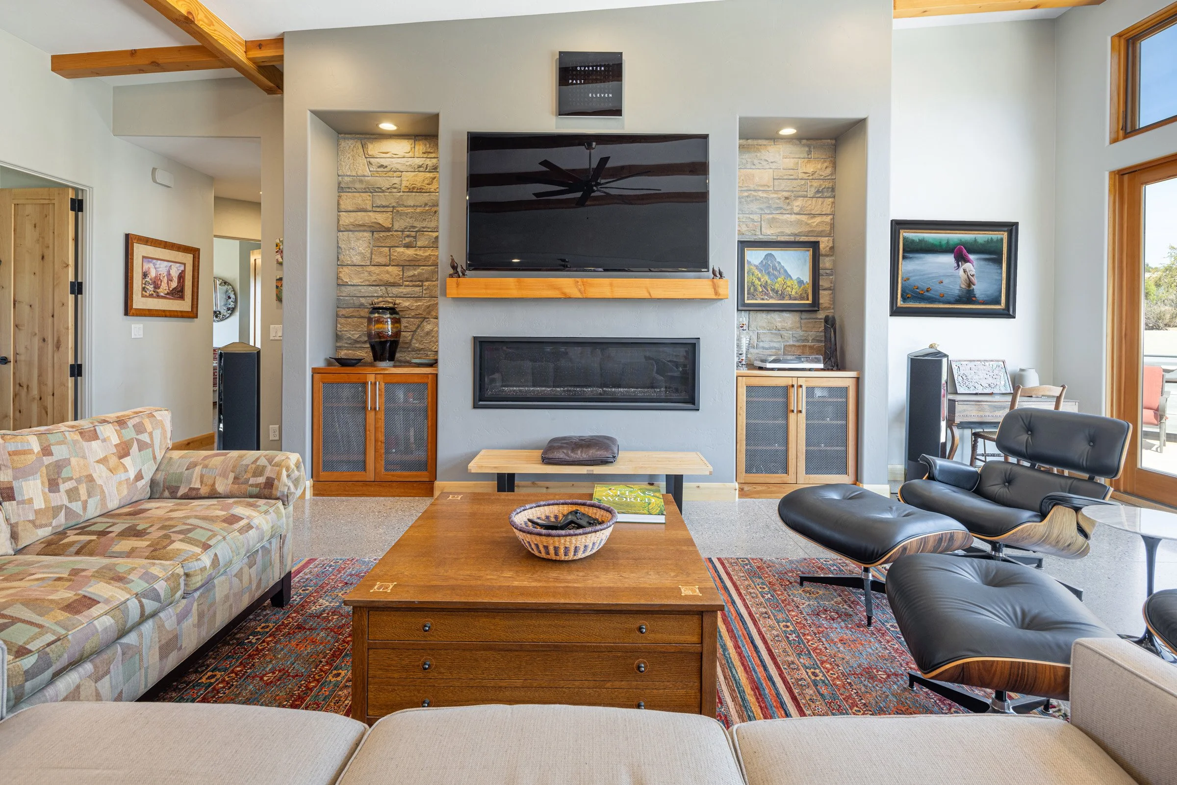 0300 Living Room-002.jpg