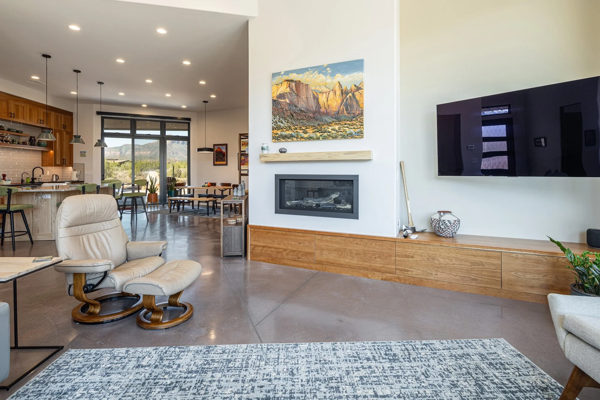 0300 Living Room-004.jpg