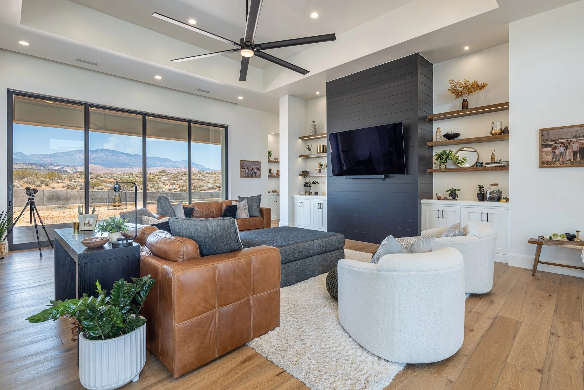 0300 Living Room-002.jpg